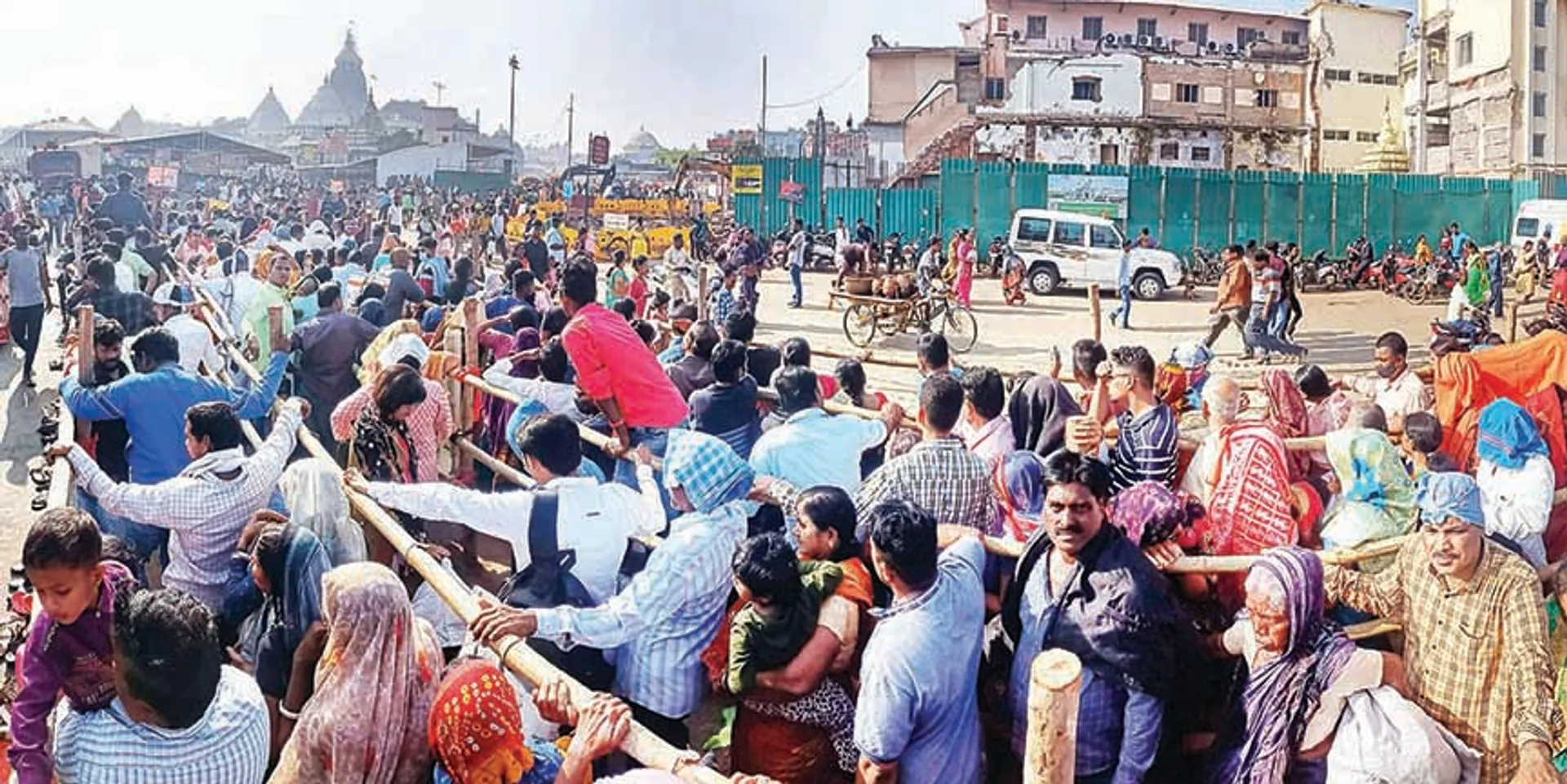 କୋଭିଡ୍ ମୁକାବିଲା: ପର୍ଯ୍ୟଟନ ଋତୁରେ ଭିଡ଼ ବଢ଼ାଉଛି ଚିନ୍ତା