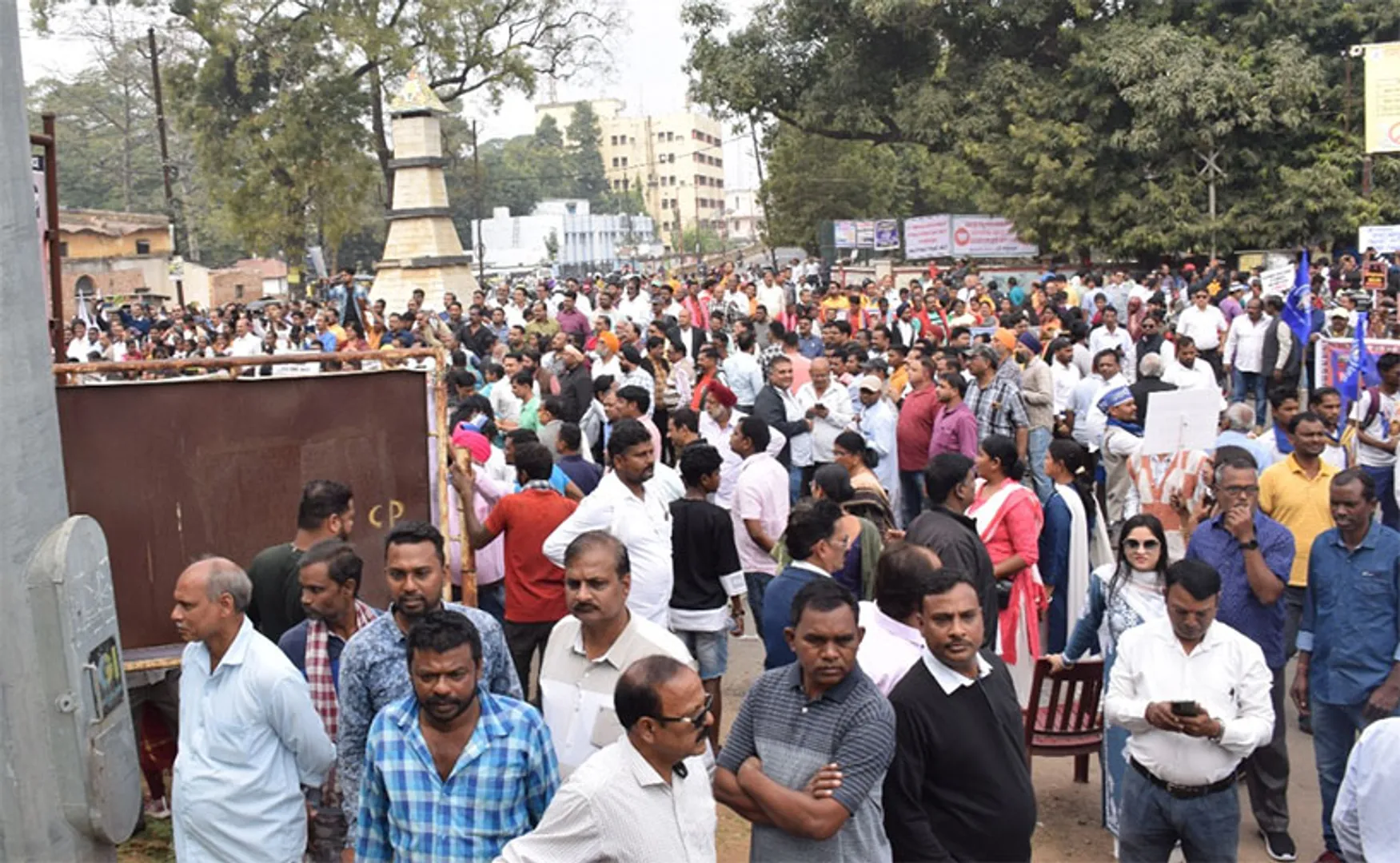 ଅଗଷ୍ଟ ପର୍ଯ୍ୟନ୍ତ ଝୁଲିଲା ଓକିଲ ଆନ୍ଦୋଳନ ମାମଲା: ଏବେବି ୩୩ ଆଇନଜୀବୀ ଦାଖଲ କରିନାହାନ୍ତି ନିଃସର୍ତ୍ତ କ୍ଷମା ପ୍ରାର୍ଥନା ସତ୍ୟପାଠ