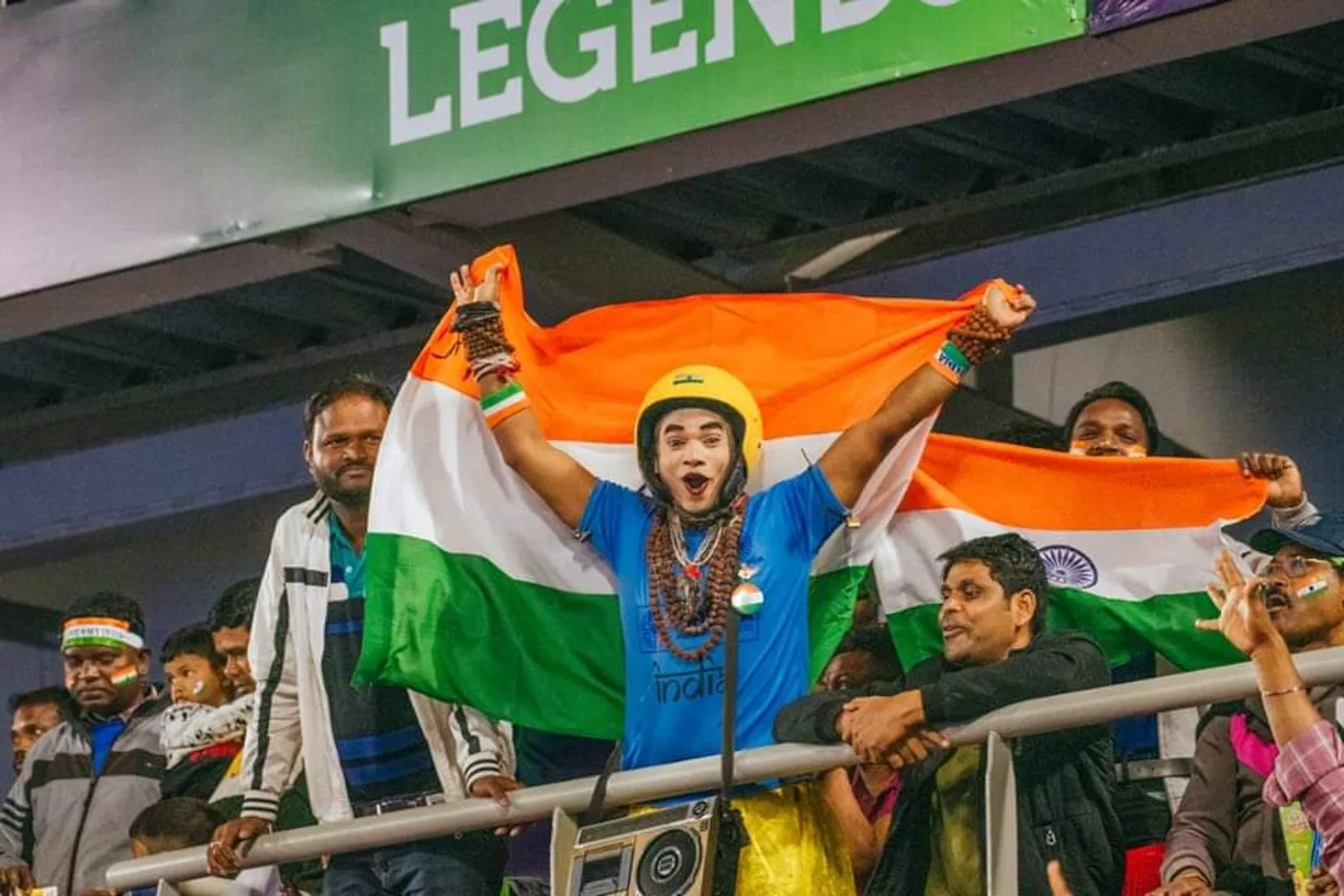 ରାଉରକେଲା: ବିର୍ସା ମୁଣ୍ଡା ଷ୍ଟାଡିୟମରେ ଭାରତ-ଇଂଲଣ୍ଡ ମ୍ୟାଚରେ ଉତ୍ସାହିତ ଭାରତୀୟ ଦର୍ଶକ।