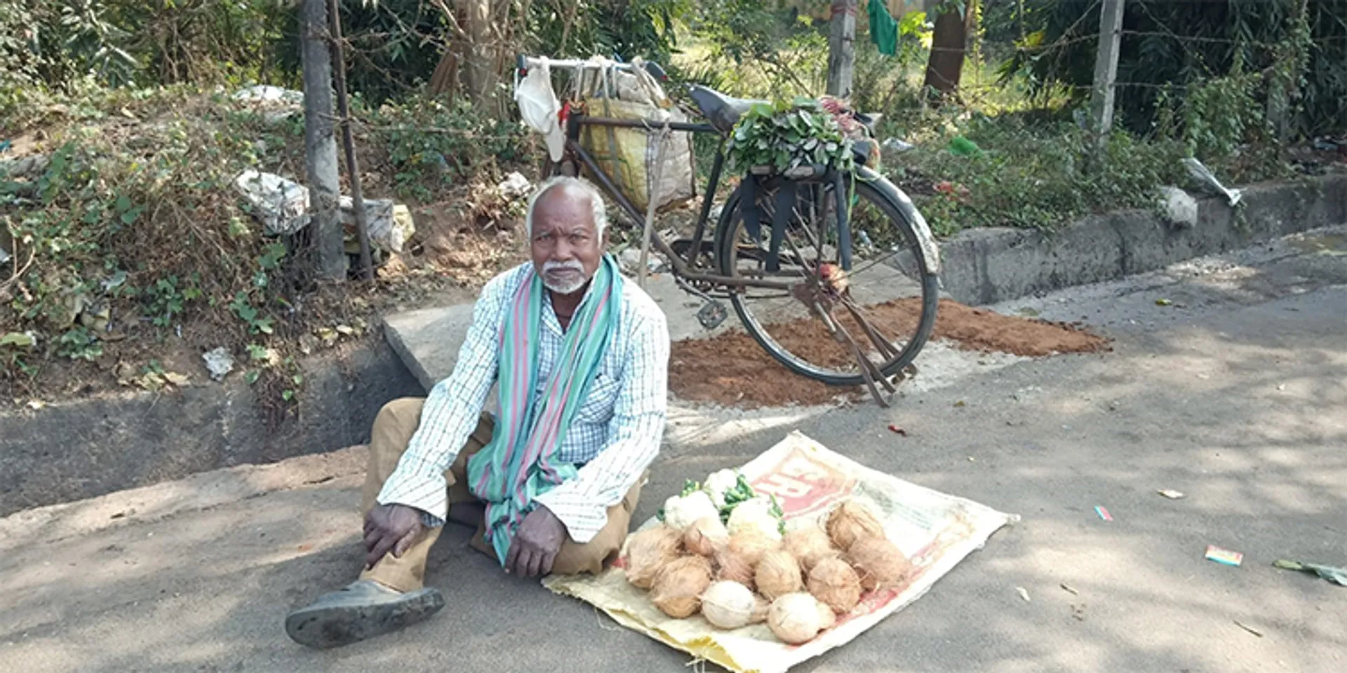 ବୟସର ସାୟାହ୍ନରେ ବି କର୍ମଠ, ସାଇକେଲକୁ କରିଛନ୍ତି ନିଜର ସାଥି