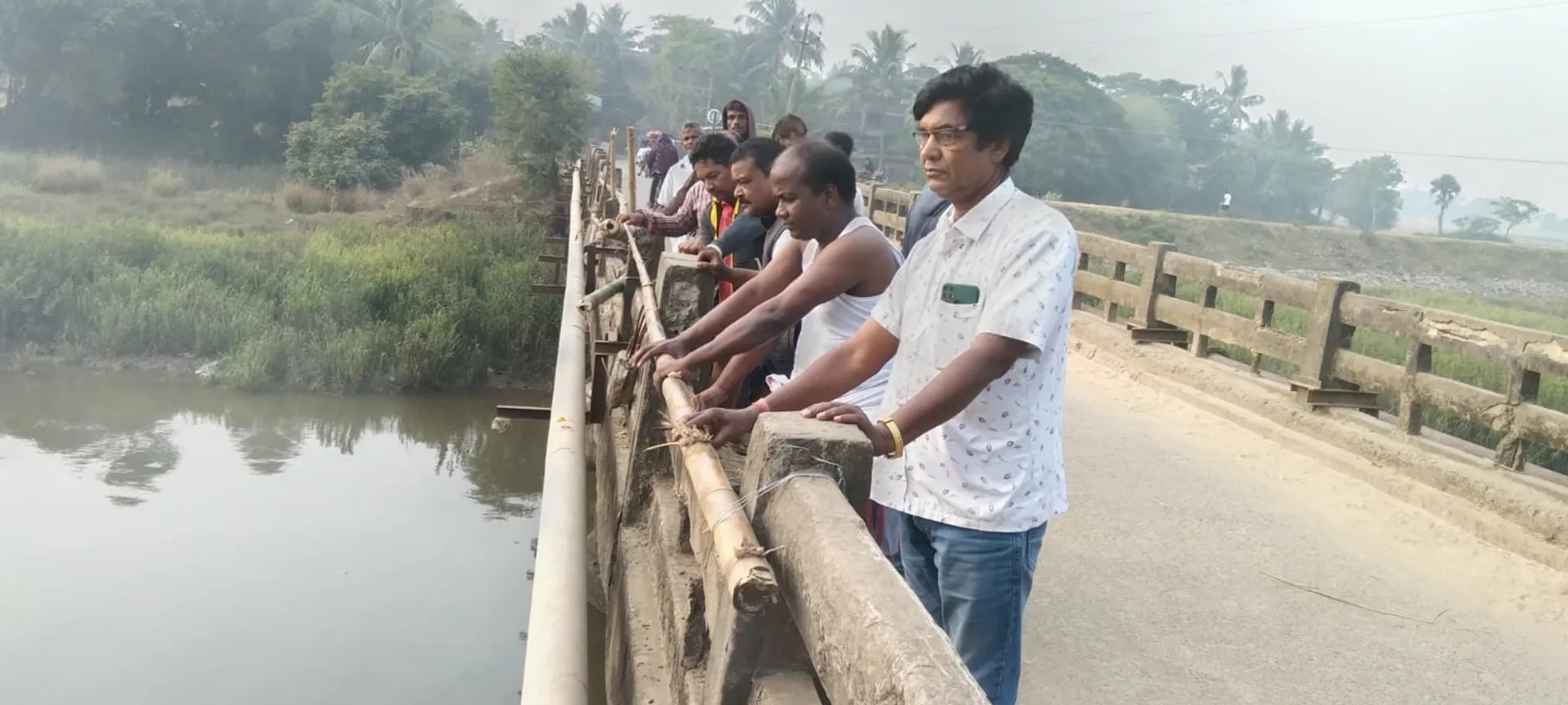 ଭଉଁରିଆ ସେତୁର ଦୁଇ ପାର୍ଶ୍ୱ ବାଡ଼ା ଭାଙ୍ଗିଲା, ପ୍ରଶାସନ ନିରବଦ୍ରଷ୍ଟା