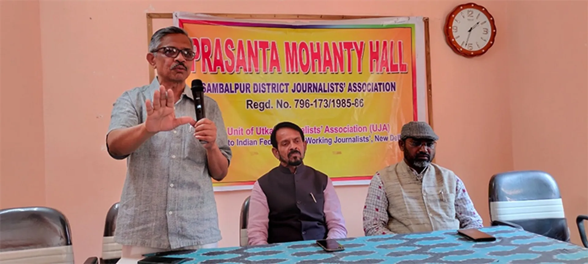 ସାମ୍ବାଦିକଙ୍କୁ ପୁଲିସ୍‌ର ଆକ୍ରମଣକୁ ନିନ୍ଦା        