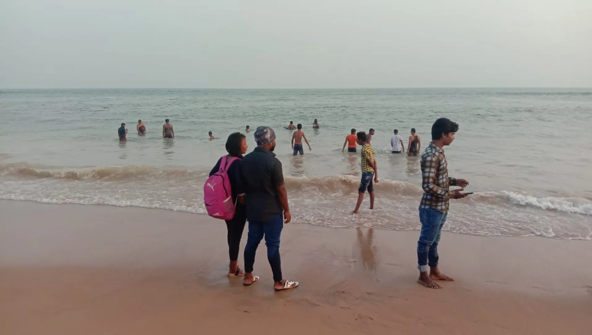 ସମୁଦ୍ରରେ ବୁଡ଼ିଗଲେ ୩ଜଣ; ଜଣେ ମୃତ! ଅନ୍ୟ ଜଣେ ଉଦ୍ଧାର, ତୃତୀୟ ବ୍ୟକ୍ତିଙ୍କ ମିଳୁନି ଖବର