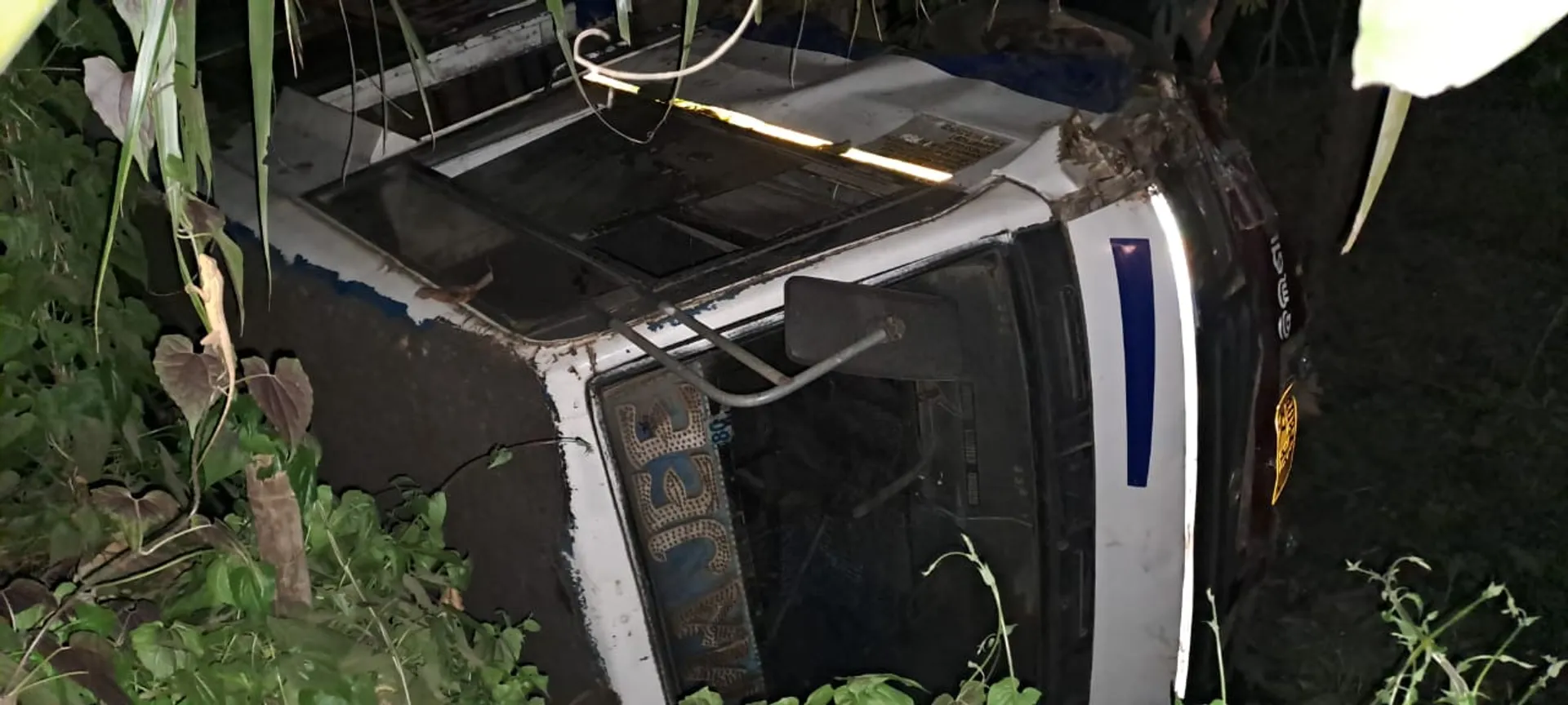 ଓଲଟିଲା ଯାତ୍ରୀବାହୀ ବସ୍‌, ୧୩ ଆହତଙ୍କୁ ଡାକ୍ତରଖାନାରେ ଭର୍ତ୍ତି