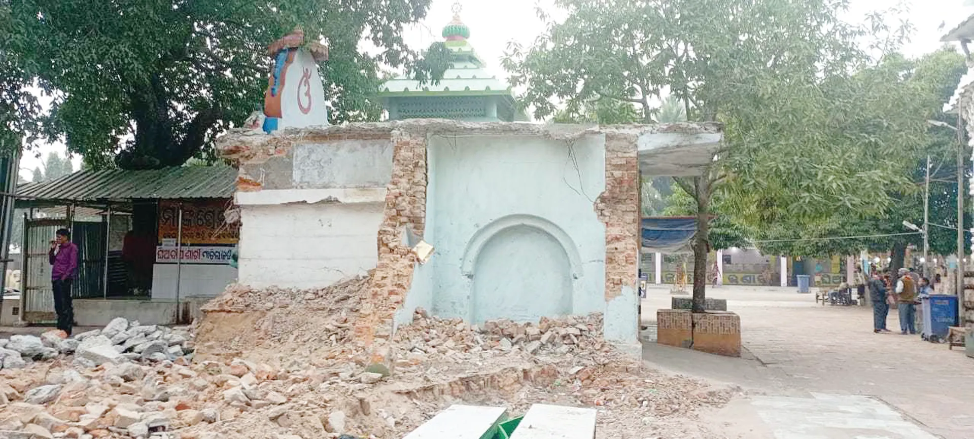 ଶାରଳା ମନ୍ଦିର ଉନ୍ନତୀକରଣ କାମ‌ ପଛାଉଛି, ଦୋକାନ ଭାଙ୍ଗି ଦାଣ୍ଡରେ ବସାଇଦେଲେ, ଥଇଥାନ ଚିନ୍ତା ନାହିଁ