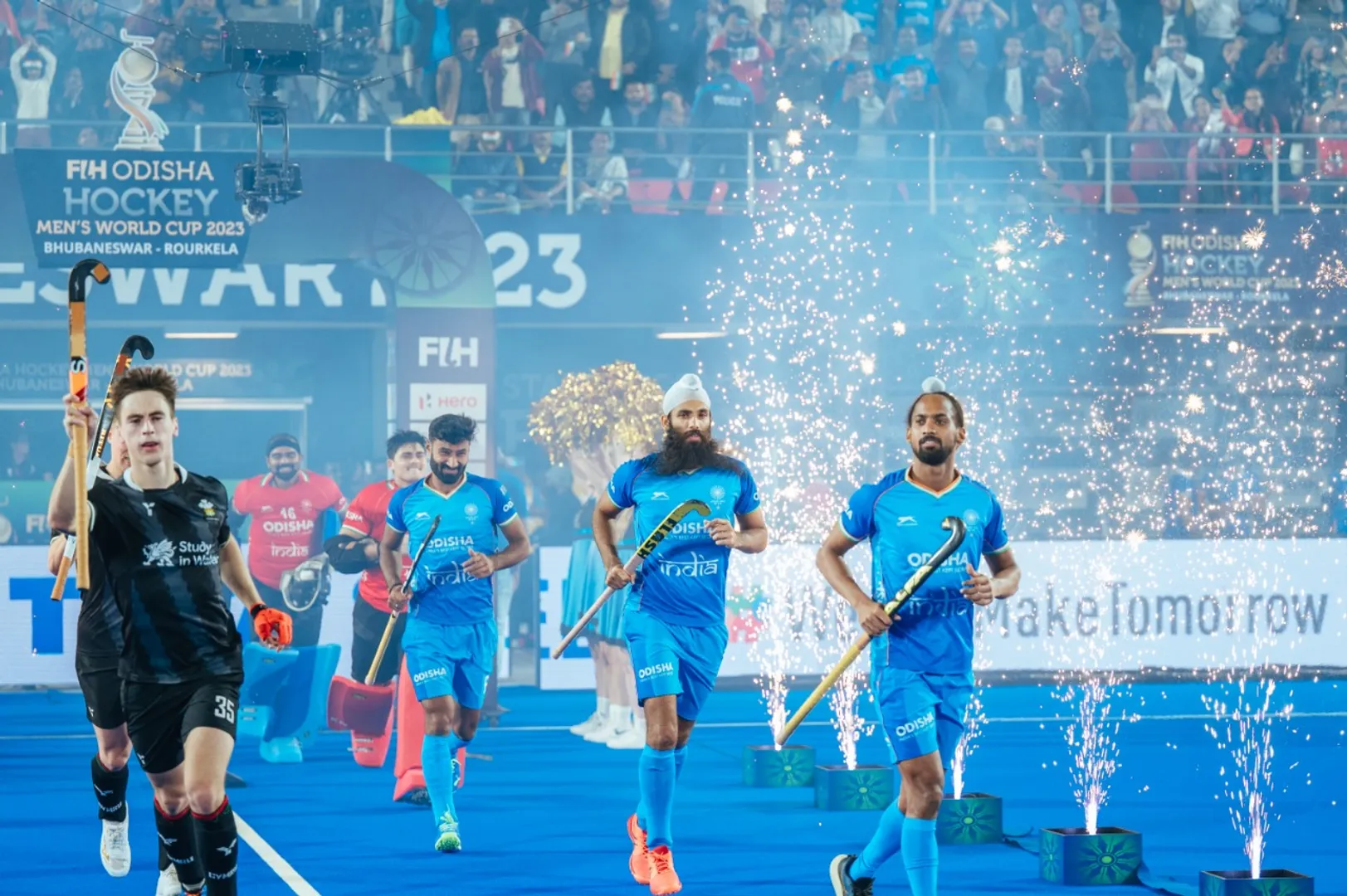 କଳିଙ୍ଗ ଷ୍ଟାଡିୟମରେ ଭାରତ ଓ ‌ୱେଲ୍‌ସ ମ୍ୟାଚ୍‌ ପୂର୍ବରୁ ପଡ଼ିଆରେ ଖେଳାଳି।