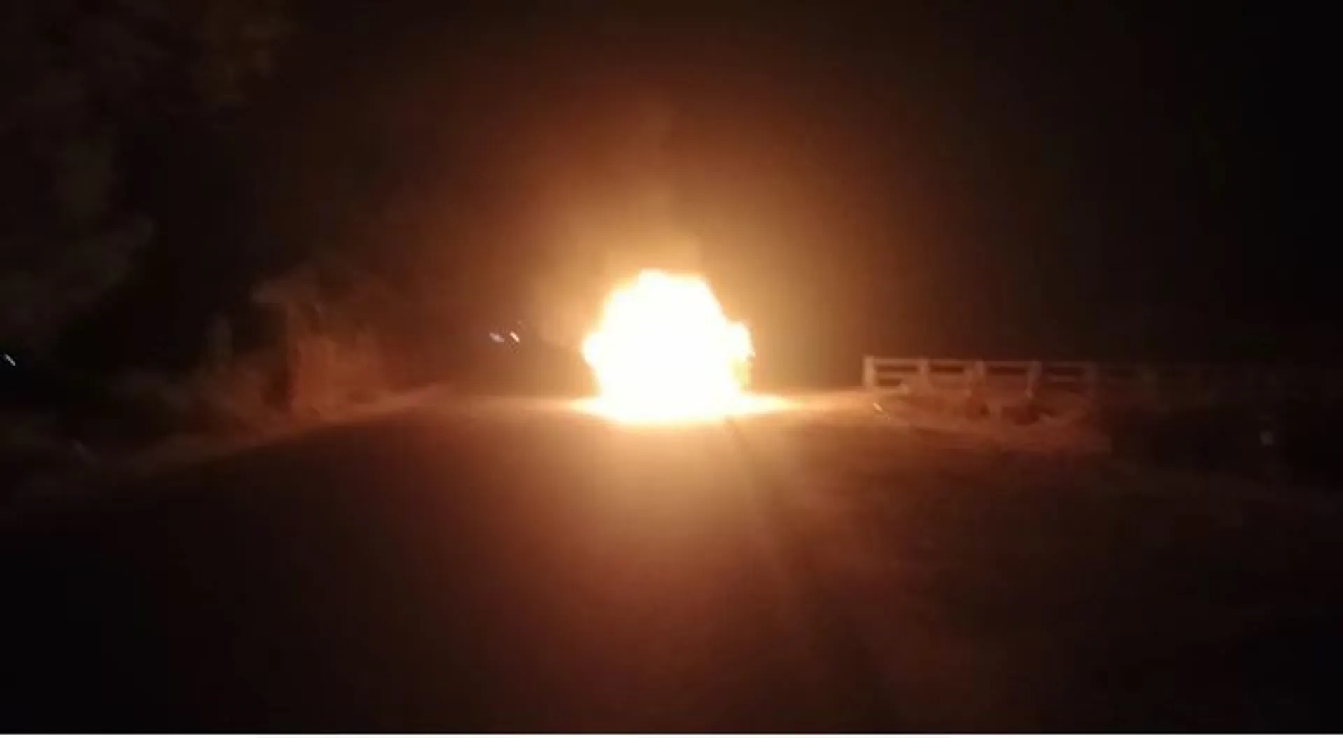 ଯାଜପୁର ଟାଉନ୍‌ ଥାନା କମାଗଡ଼ ନିକଟରେ ହୁତୁହୁତୁ ହେଇ ଜଳିଗଲା କାର।