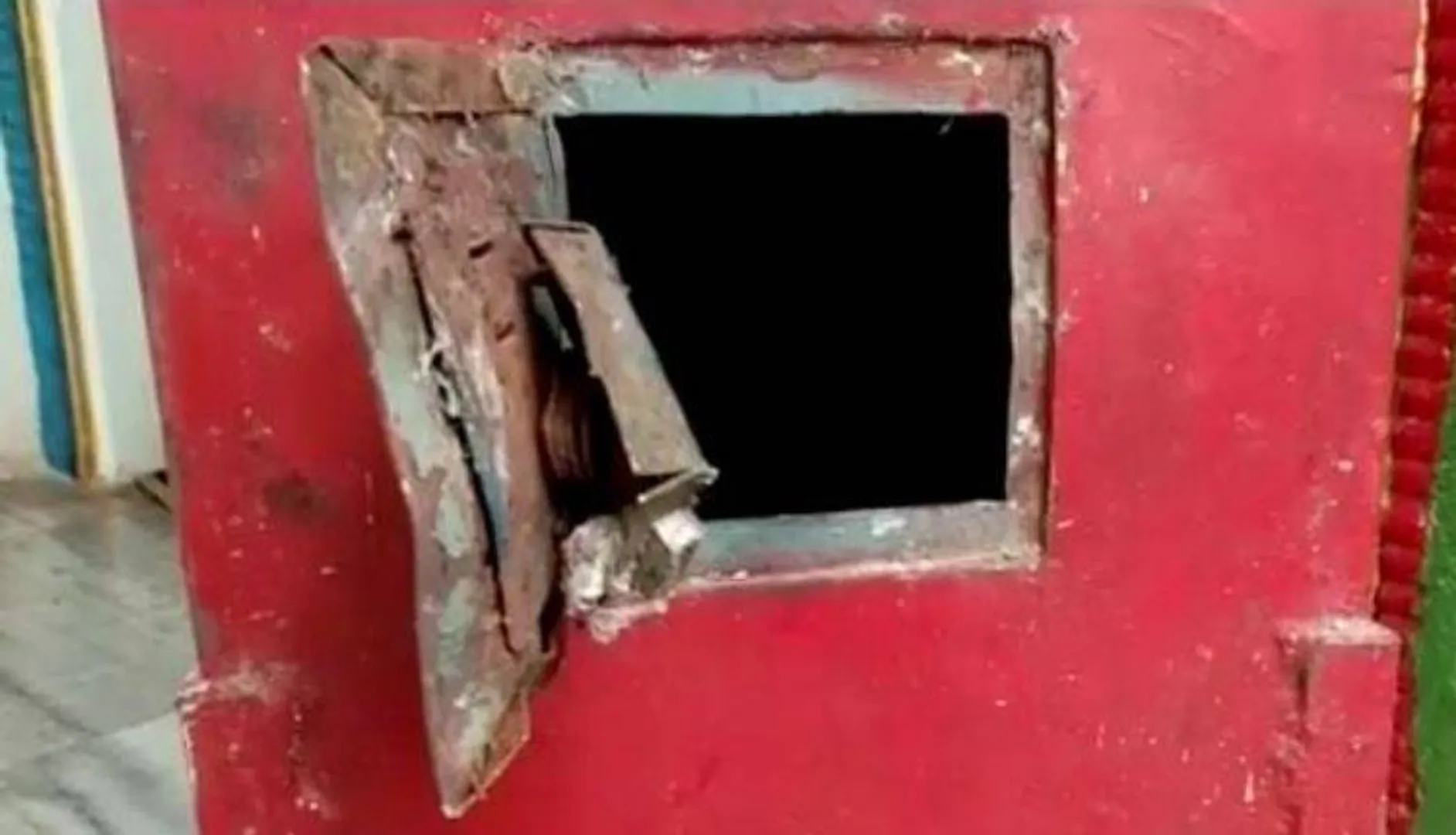 ହୁଣ୍ଡି ଭାଙ୍ଗିଲେ, ମନ୍ଦିରରେ ପଶି ମା’ଙ୍କ ଅଳଙ୍କାର ନେଇଗଲେ ଦୁର୍ବୃତ୍ତ