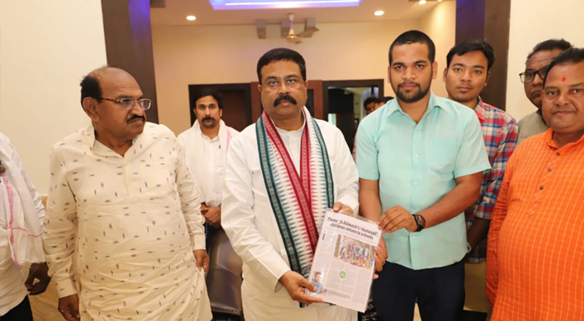 ଶିକ୍ଷାର ଚାଟଶାଳୀକୁ ଧର୍ମେନ୍ଦ୍ରଙ୍କ ପ୍ରଶଂସା