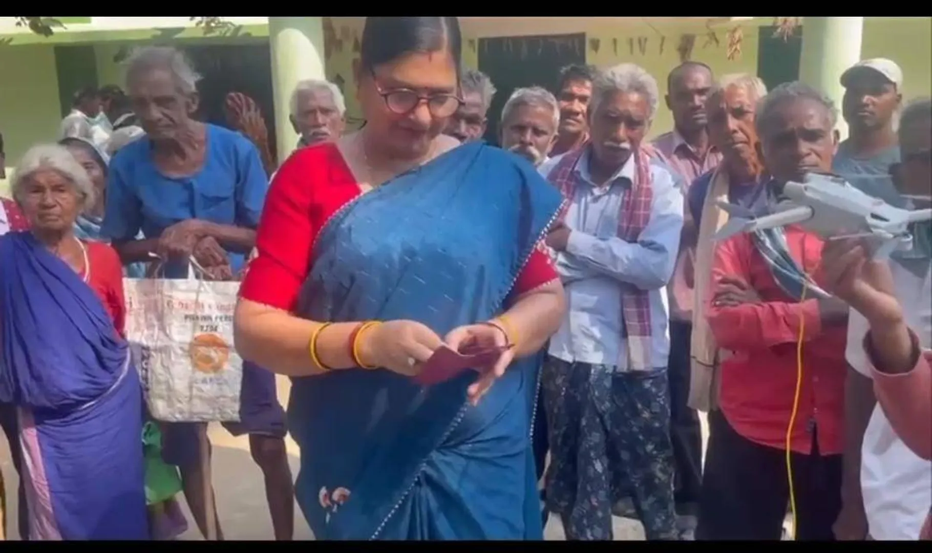 ଇତିହାସ ରଚିଲେ ସରପଞ୍ଚ: ଡ୍ରୋନ୍‌ରେ ଭିନ୍ନକ୍ଷମଙ୍କୁ ପହଞ୍ଚାଇଲେ ଭତ୍ତା