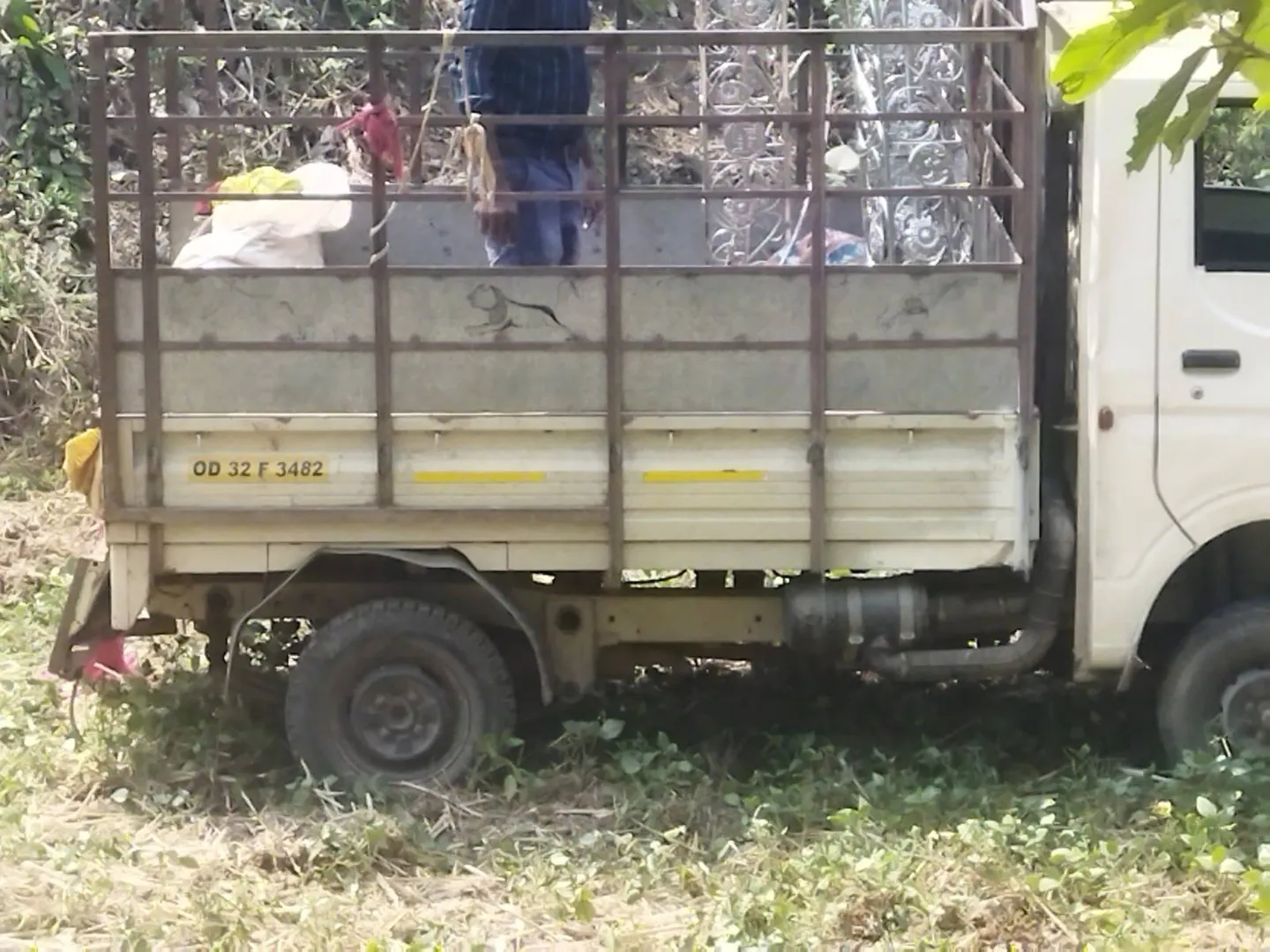 ଚିକେନ୍ ଦୋକାନକୁ ଧକ୍କା ଦେଲା ଟାଟା ଏସିଇ; ୨ ମୃତ, ଜଣେ ଗୁରୁତର