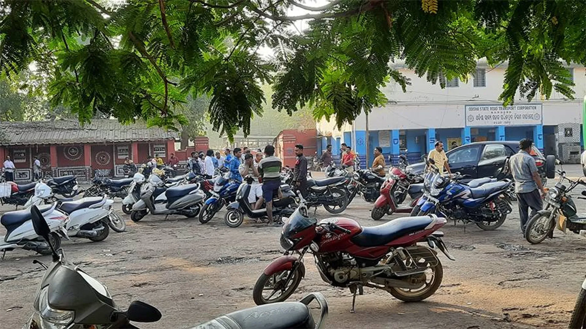 ସରକାରୀ ବସ୍‌ଷ୍ଟାଣ୍ଡ ନା ସ୍ମୋକିଂ ଜୋନ୍ ?