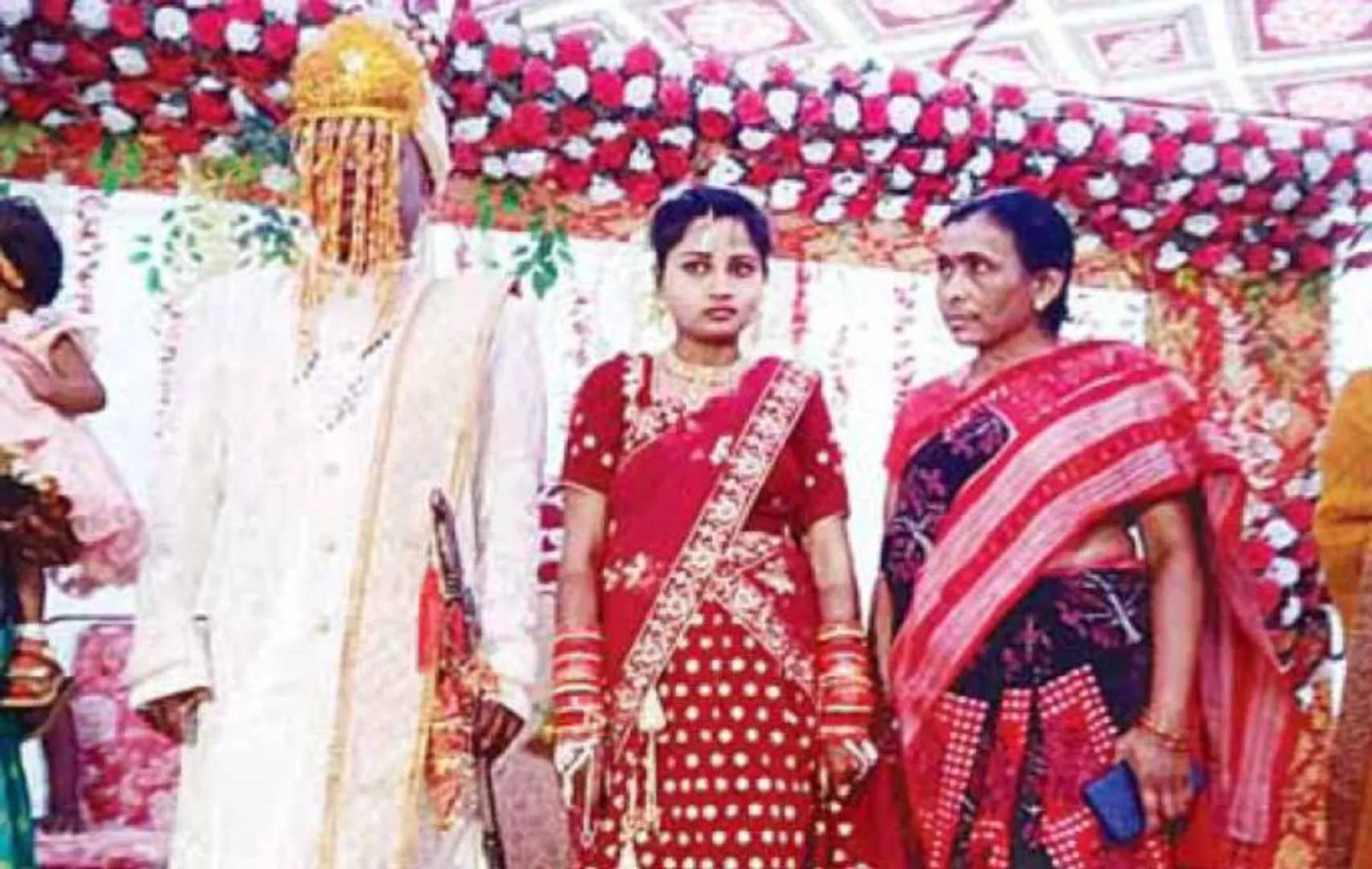 ପ୍ରେମିକ ସହ କନିଆଁ ଫେରାର୍‌, ବାହାହେଲେ ସାନଭଉଣୀ