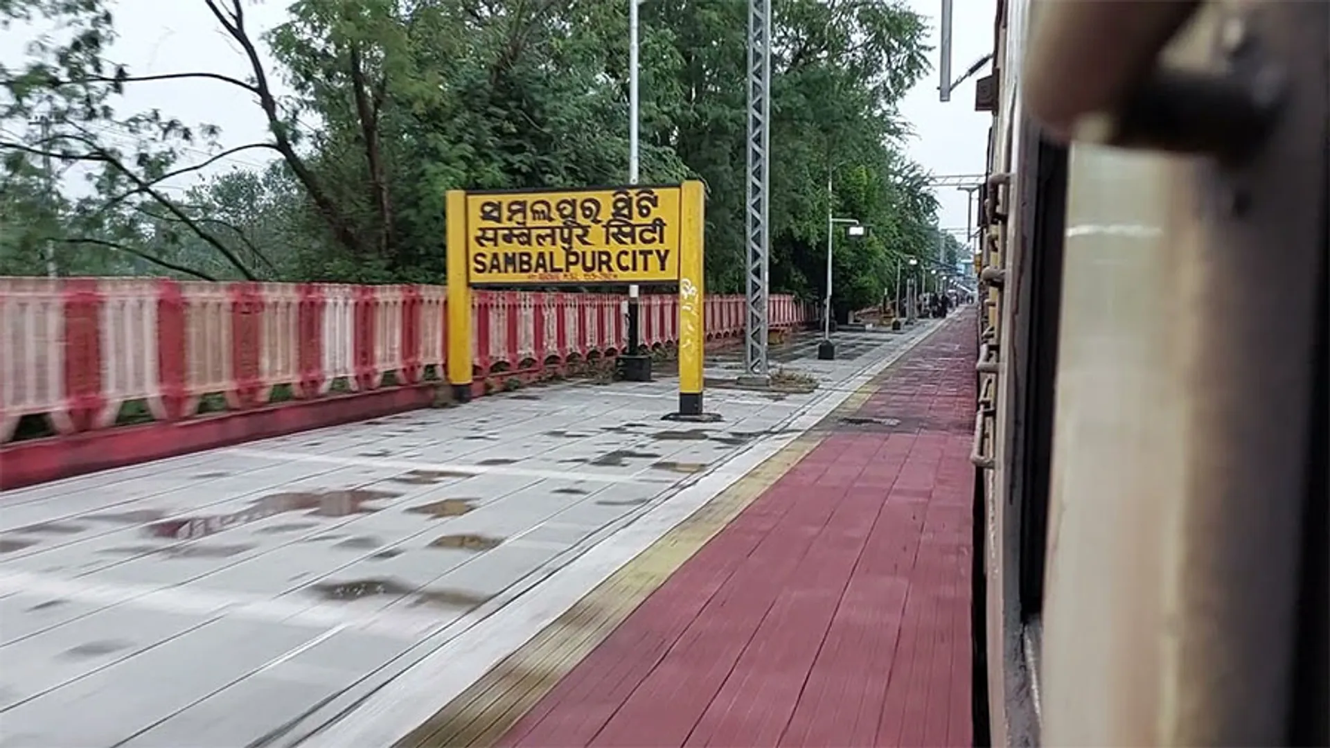 ସମ୍ବଲପୁର ସିଟି ଷ୍ଟେସନ୍‌ରେ ସବୁ ଟ୍ରେନ୍ ରହଣି ପାଇଁ ଦାବି