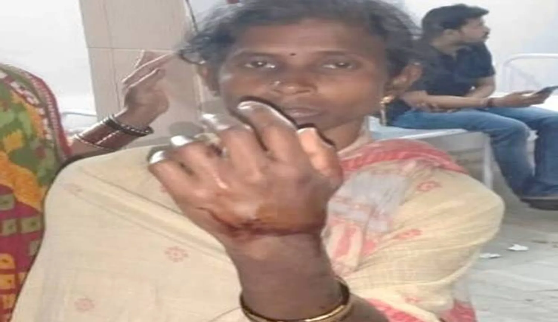 ମହିଳାଙ୍କୁ କାମୁଡିଦେଲା କୁମ୍ଭୀର