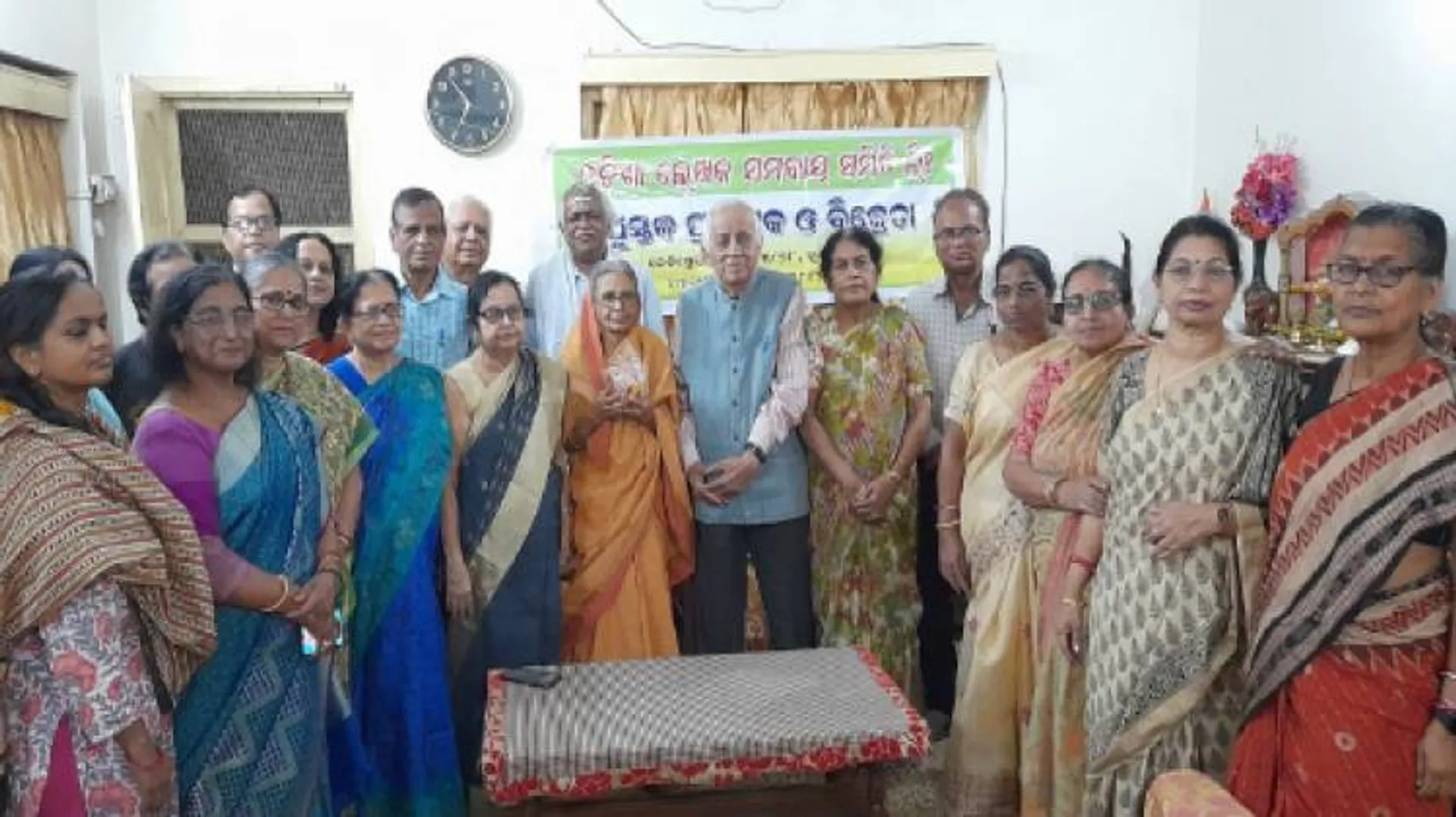 ବଞ୍ଚିବାର ରାହା କେବଳ ସାହିତ୍ୟ ଦେଖାଇ ପାରିବ