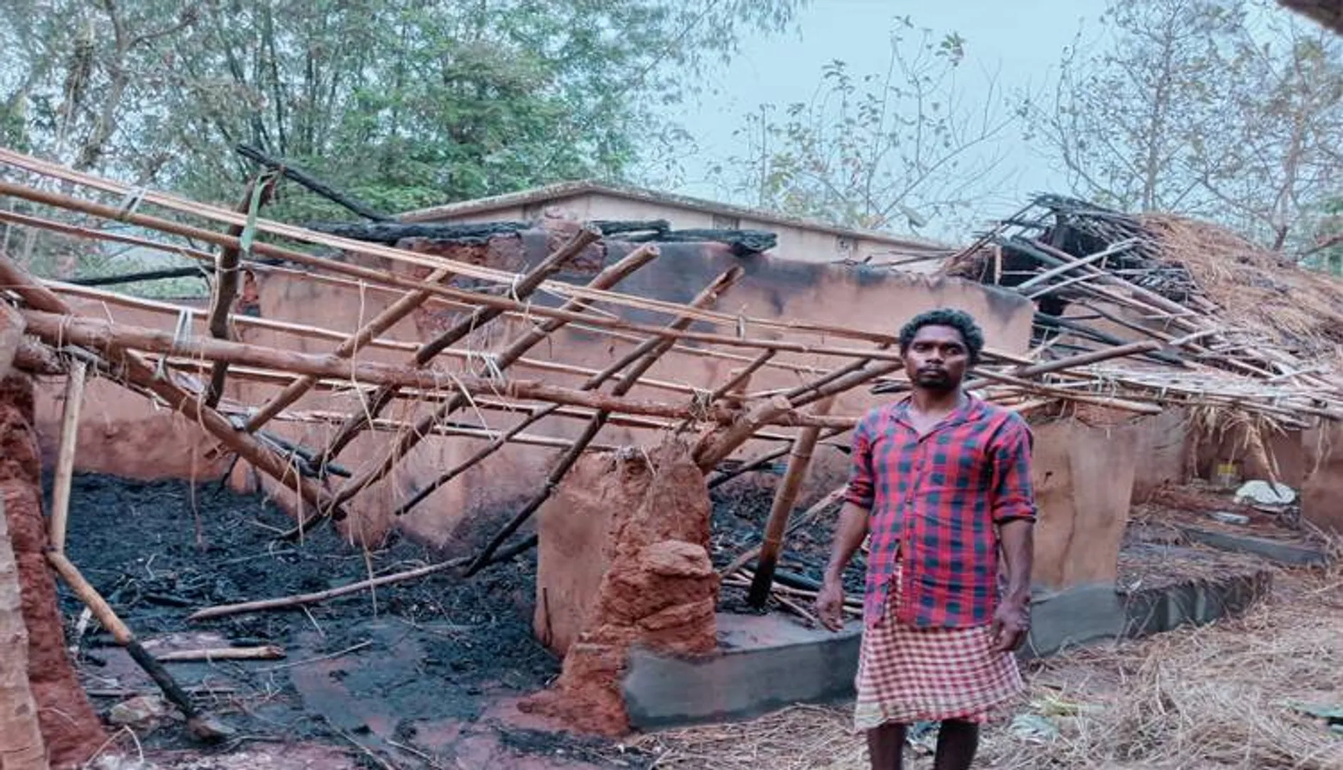 ଦୁଇ ଘର ଜଳିଗଲା, ନଗଦ ୫୦ ହଜାର ଟଙ୍କା ପାଉଁଶ