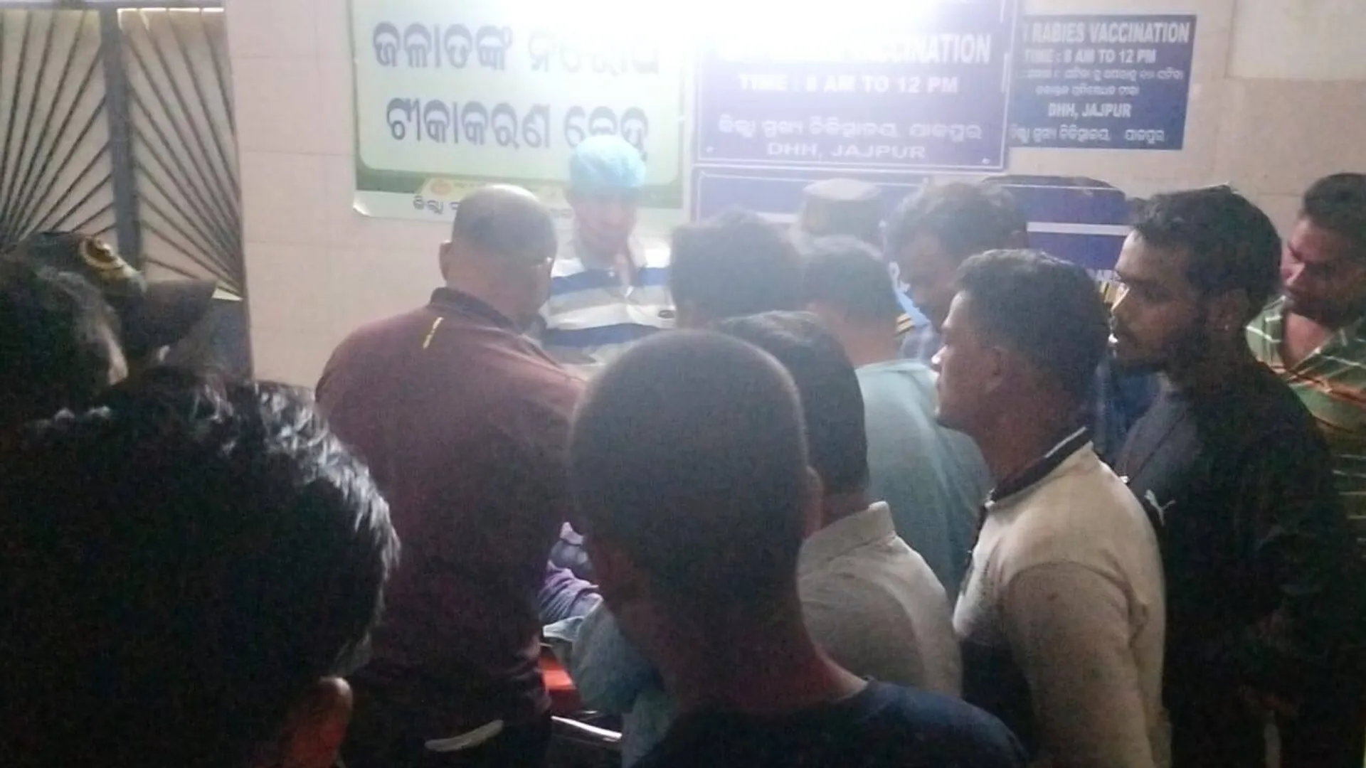 ହୋଲି ଖେଳି ଦ୍ରୁତଗତିରେ ବାଇକ୍‌ରେ ଯାଉଥିଲେ; ଗଛରେ ପିଟି ହୋଇ ଜଣେ ମୃତ, ୨ ଗୁରୁତର