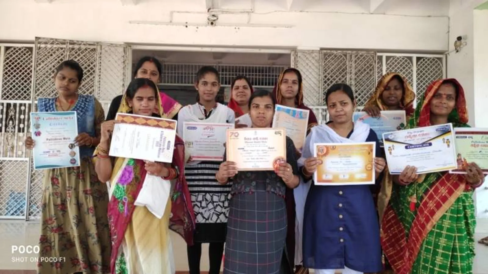 ଜିଲ୍ଲାରେ ସ୍ୱୟଂ ସହାୟକ ଗୋଷ୍ଠୀଙ୍କୁ ସହାୟତା ନେଇ ପ୍ରମାଣପତ୍ର ଦେଇ ଭୁଲିଗଲେ