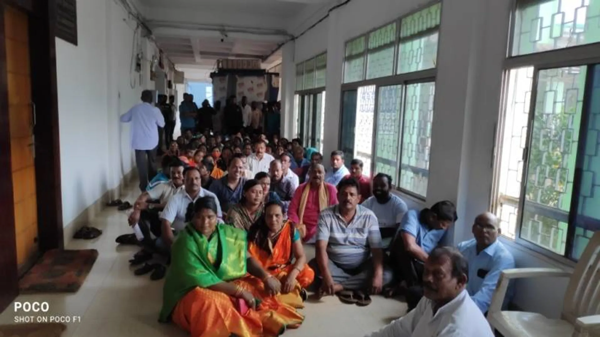 ନାଭାଲ କେନ୍ଦ୍ର ଜମି ଅଧିଗ୍ରହଣକୁ ବିରୋଧ କରି ଜିଲ୍ଲାପାଳଙ୍କ କାର୍ଯ୍ୟାଳୟ ସମ୍ମୁଖରେ ଧାରଣା