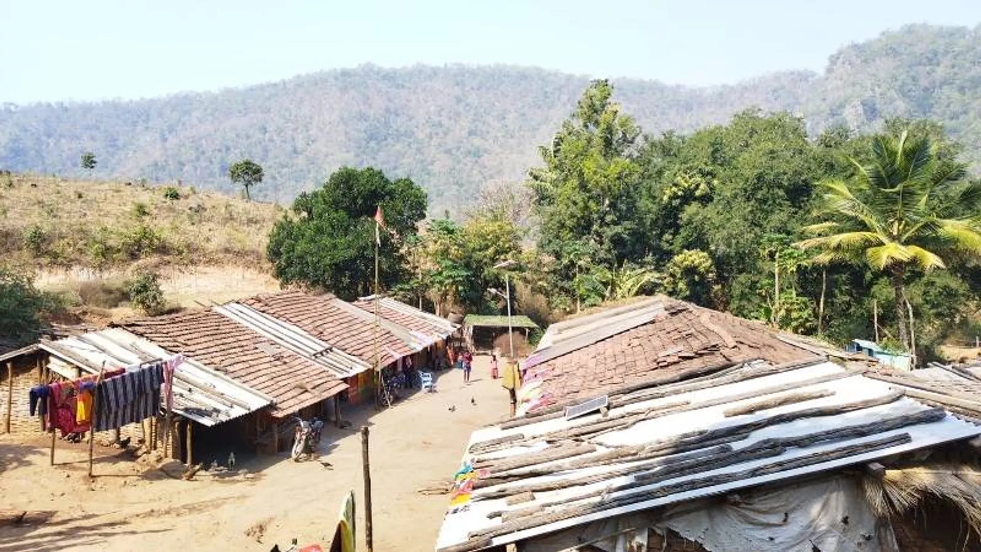 ହରକଣାରେ ଦୁର୍ଦ୍ଦଶା: ୧୨ କିମି ଚାଲି ଚାଲି ଗଲେ ସ୍ବାସ୍ଥ୍ୟ ସେବା