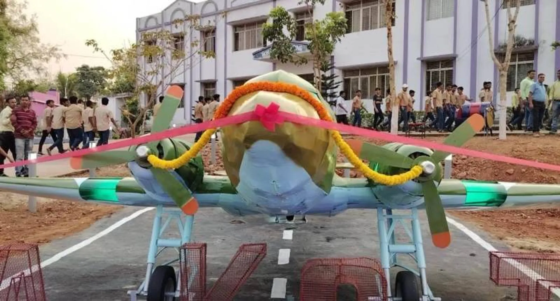 ଅଦରକାରୀ ବସ୍ତୁରେ ବିଜୁବାବୁଙ୍କ ପ୍ରତିମୂର୍ତ୍ତି ତିଆରି କଲେ ଆଇଟିଆଇ ଛାତ୍ରଛାତ୍ରୀ