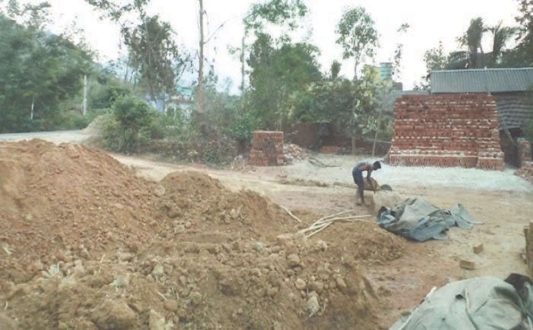 ରଣପୁରରେ ବଢ଼ୁଛି ବେଆଇନ ଇଟାଭାଟି, ପ୍ରଶାସନର ଲଗାମ ନାହିଁ