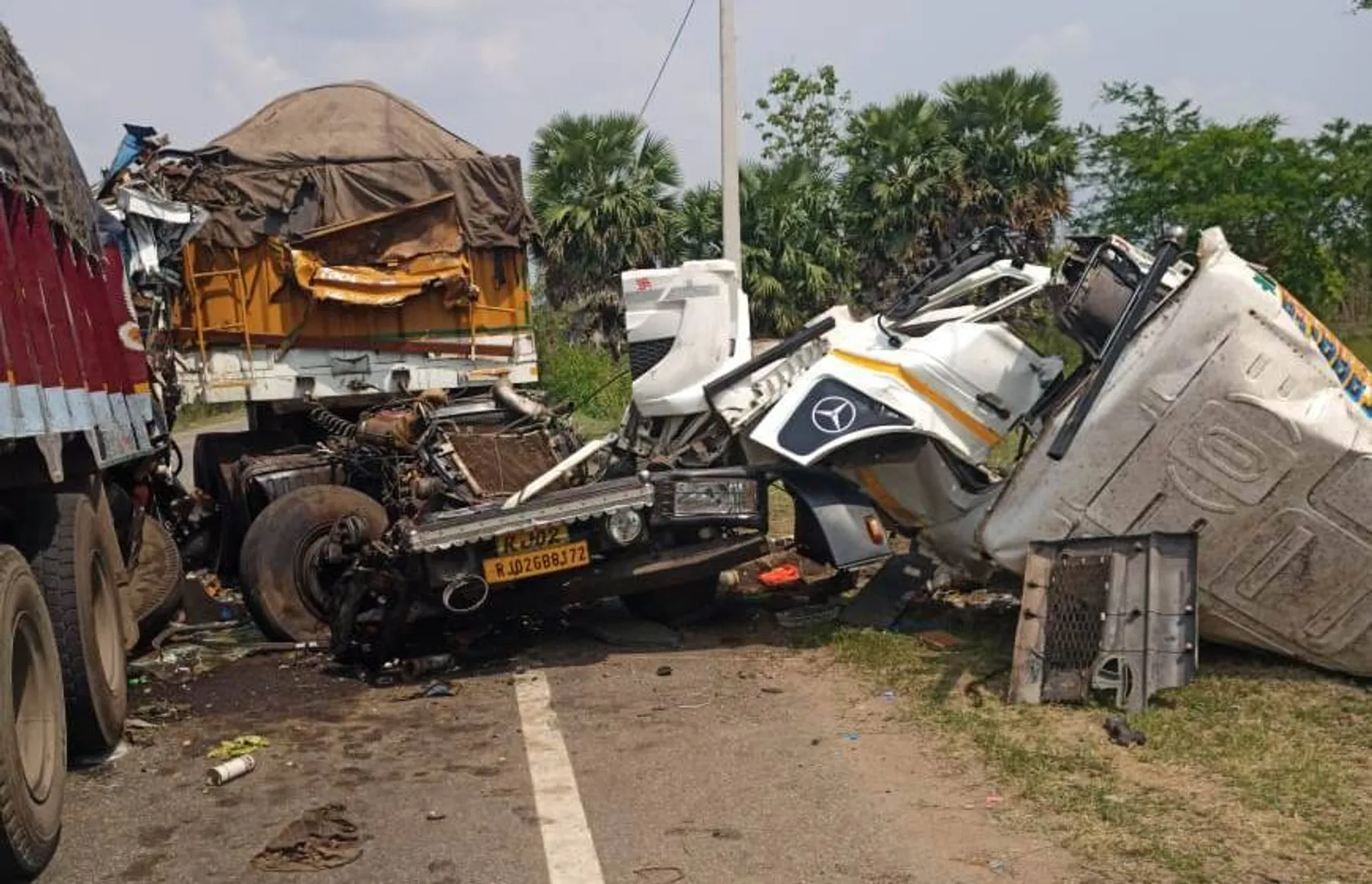 ଦୁଇ ଟ୍ରକ୍‌ ମୁହାଁମୁହିଁ : ଜଣେ ଚାଳକଙ୍କ ମୃତ୍ୟୁ
