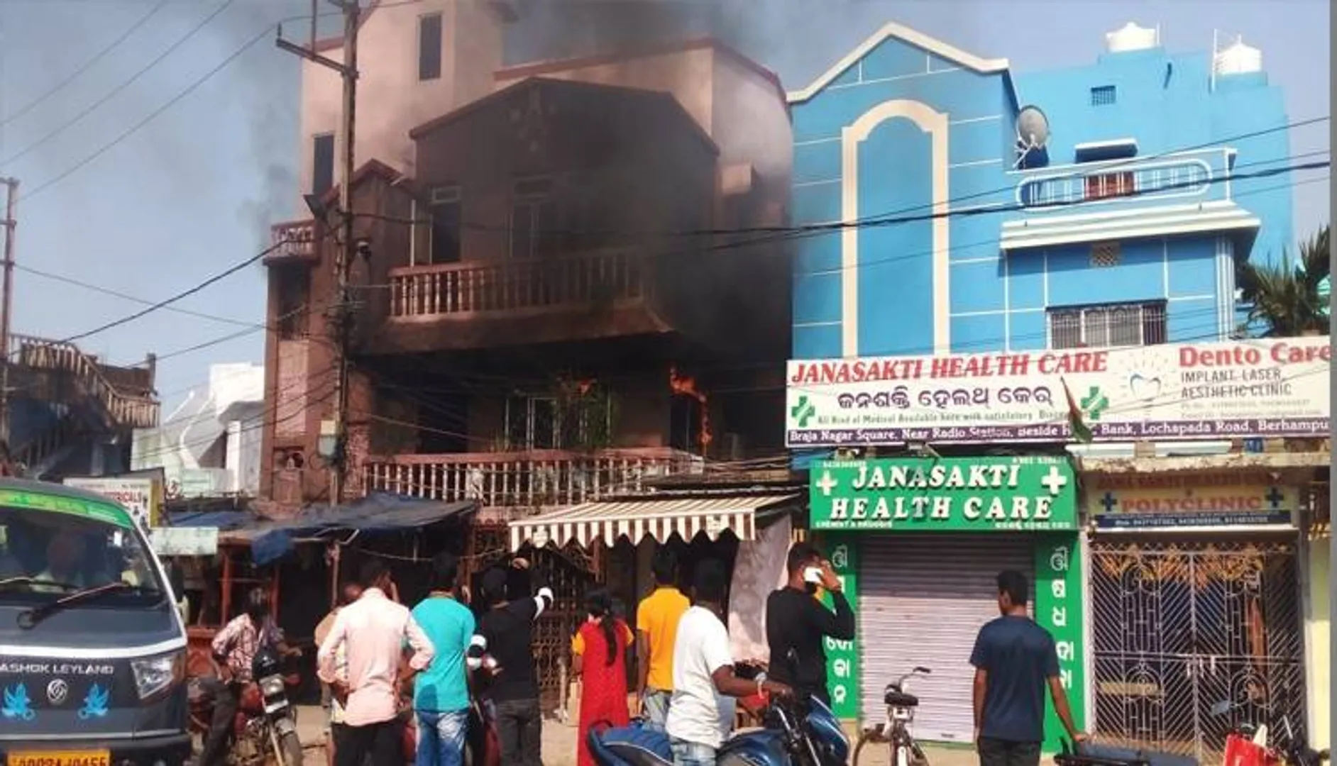 ଏସି ସର୍ଟସର୍କିଟ୍‌ରୁ ଅଗ୍ନିକାଣ୍ଡ: ସ୍ବାମୀ ଶ୍ବାସରୁଦ୍ଧ, ପତ୍ନୀ ଗୁରୁତର