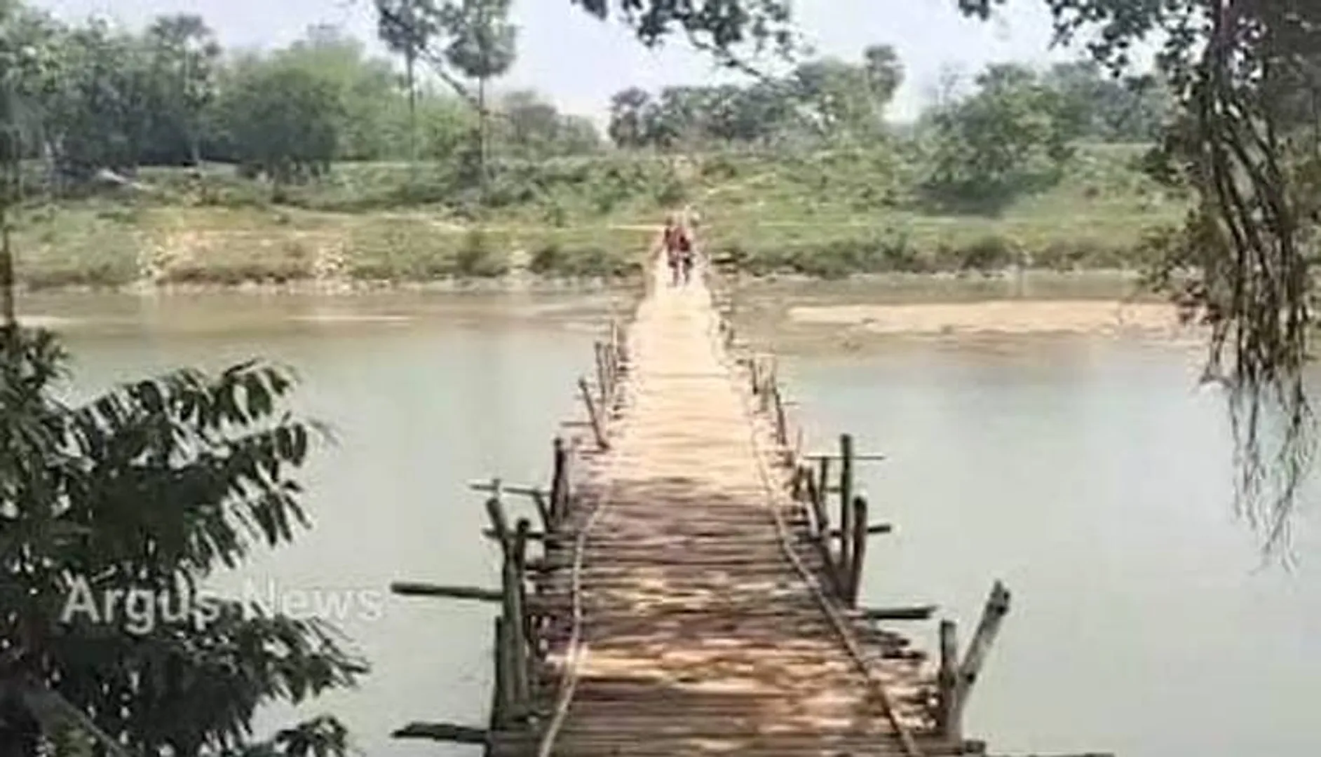 ଭୂଇଁରୁ ଉଠୁନି ବୈତରଣୀ ସେତୁ କାମ, ଚାରପୋଲ ଭରସା