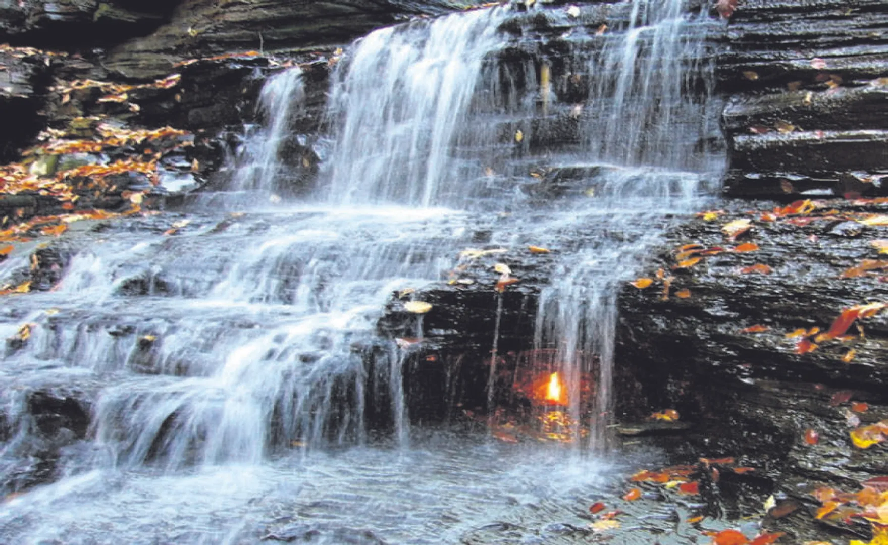 ଜଳପ୍ରପାତରେ ଜ୍ବଳନ୍ତ ଶିଖା ! କାହିଁ କେଉଁ କାଳରୁ ଅହର୍ନିଶି ଜଳୁଛି