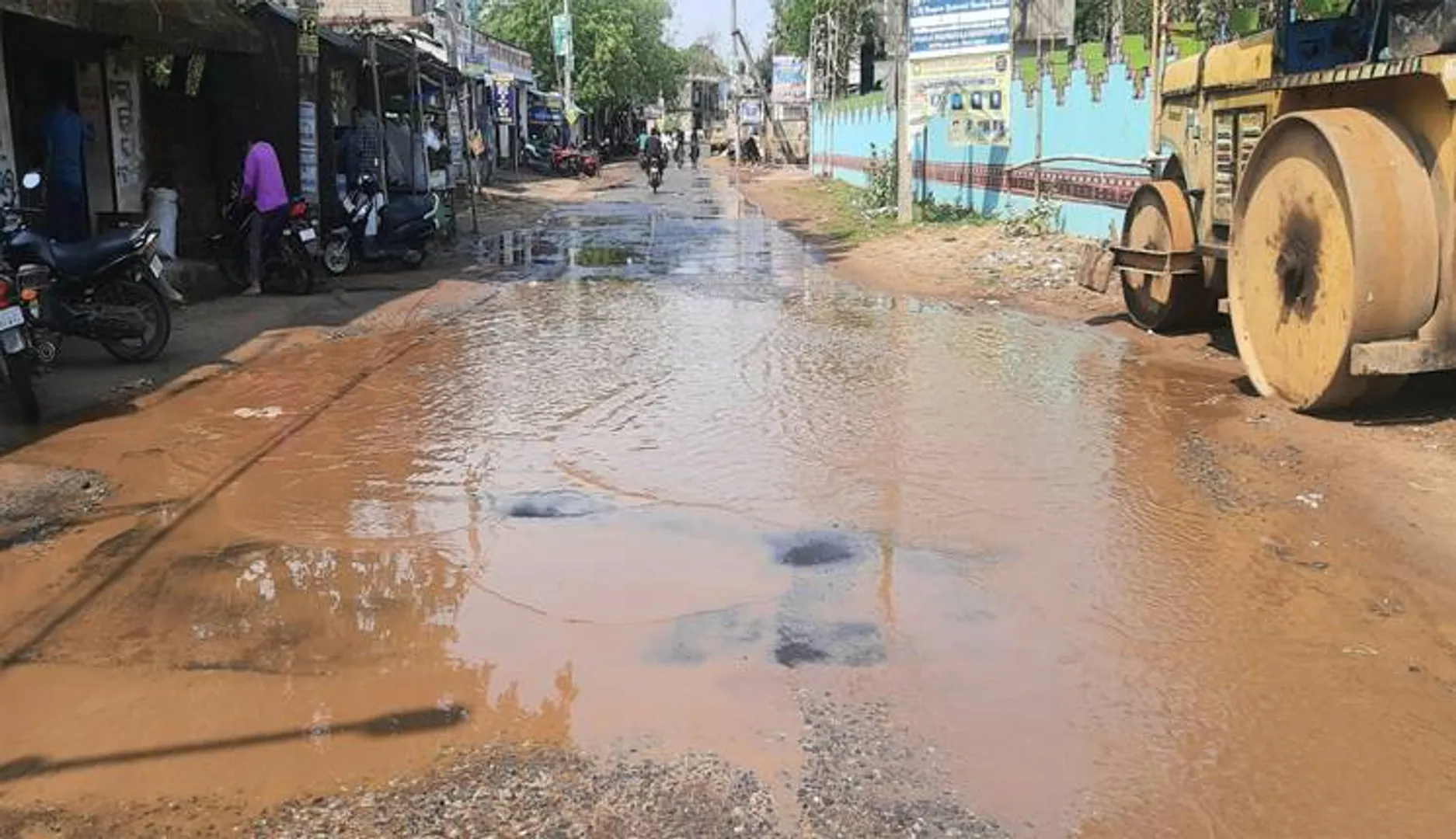 ବର୍ଷା ପରେ ଜାରକା ରାସ୍ତାରେ ଆଣ୍ଠୁଏ ପାଣି