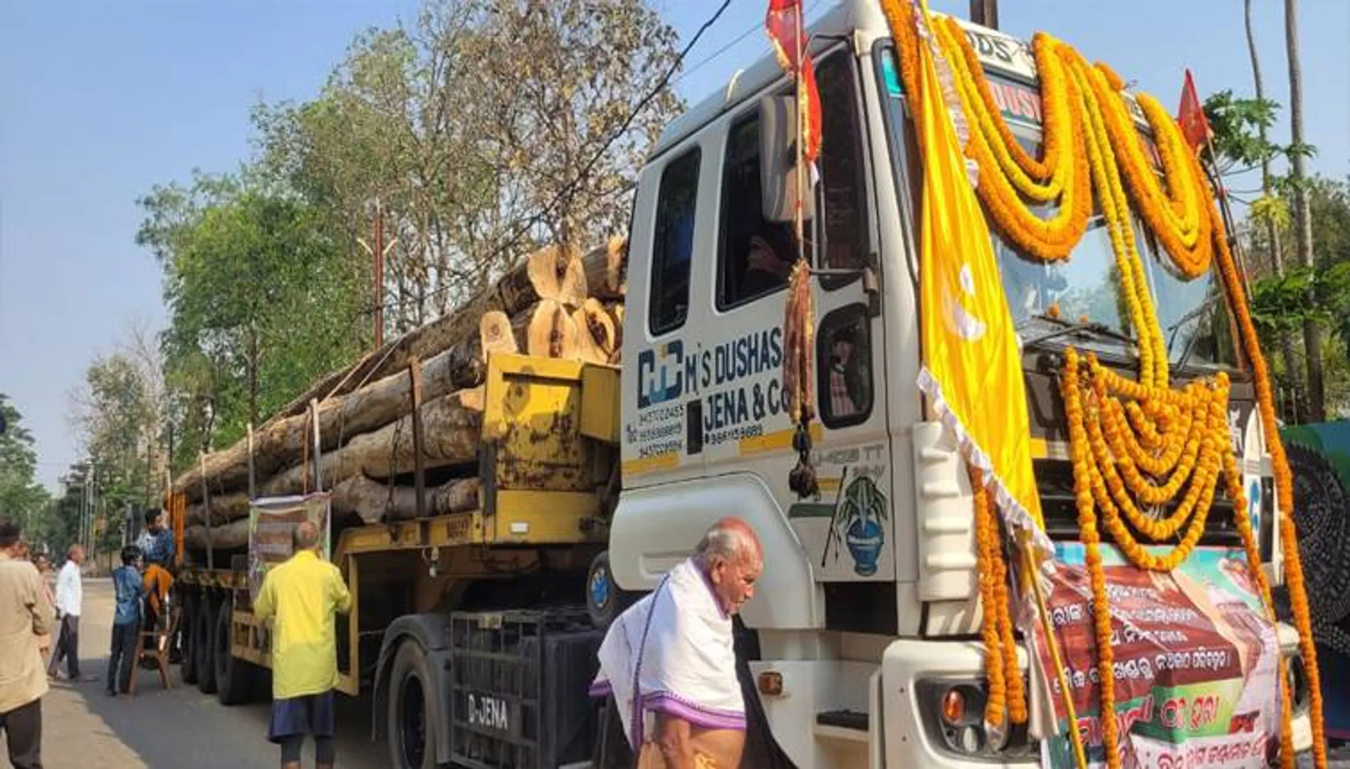 ବୌଦ୍ଧରୁ ପୁରୀ ଗଲା ରଥକାଠ, ଶୋଭାଯାତ୍ରାରେ ସାମିଲ ହେଲେ ଶତାଧିକ ଶ୍ରଦ୍ଧାଳୁ