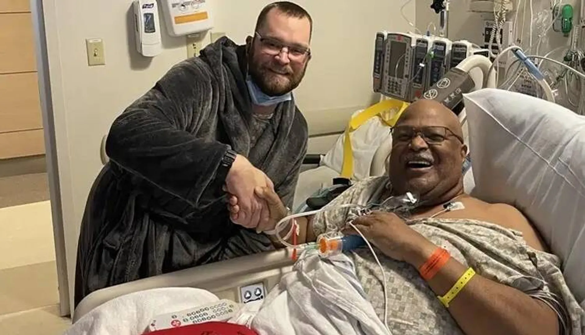 କିଡ୍‌ନି ଦାନ କଲେ ଟାକ୍‌ସି ଚାଳକ