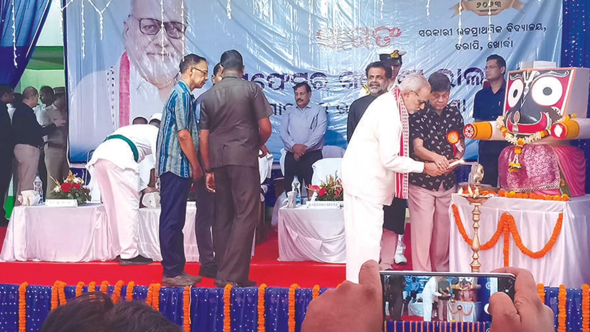 ଛାତ୍ରଛାତ୍ରୀମାନେ ମା’, ମାଟି ପାଇଁ କାର୍ଯ୍ୟ କରନ୍ତୁ: ରାଜ୍ୟପାଳ