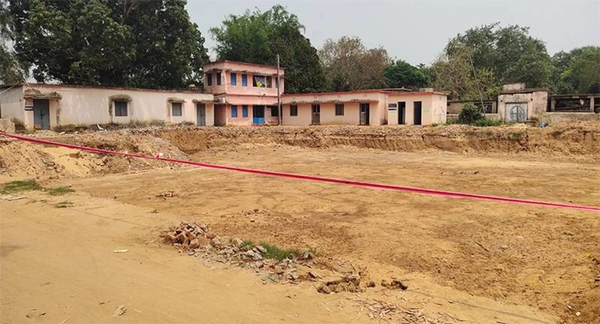 ସ୍ବାସ୍ଥ୍ୟକେନ୍ଦ୍ର ପରିସରରେ ଖୋଳି ଛାଡ଼ିଦେଲେ, ଅଘଟଣକୁ ଅପେକ୍ଷା!