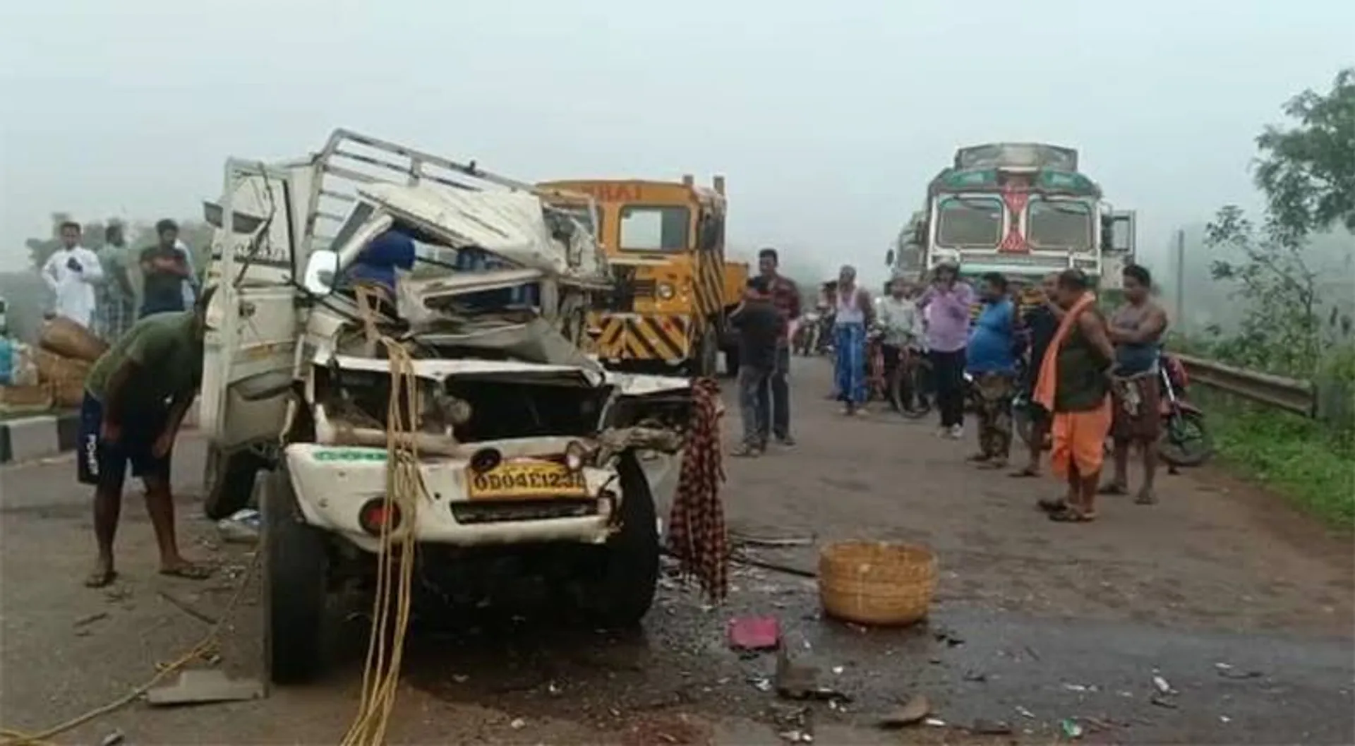 ଟ୍ରକ ପଛରେ ପିଟିଲା ପିକ୍‌ଅପ୍‌ ଭ୍ୟାନ୍‌; ୩ ମୃତ, ୪ ଗୁରୁତର