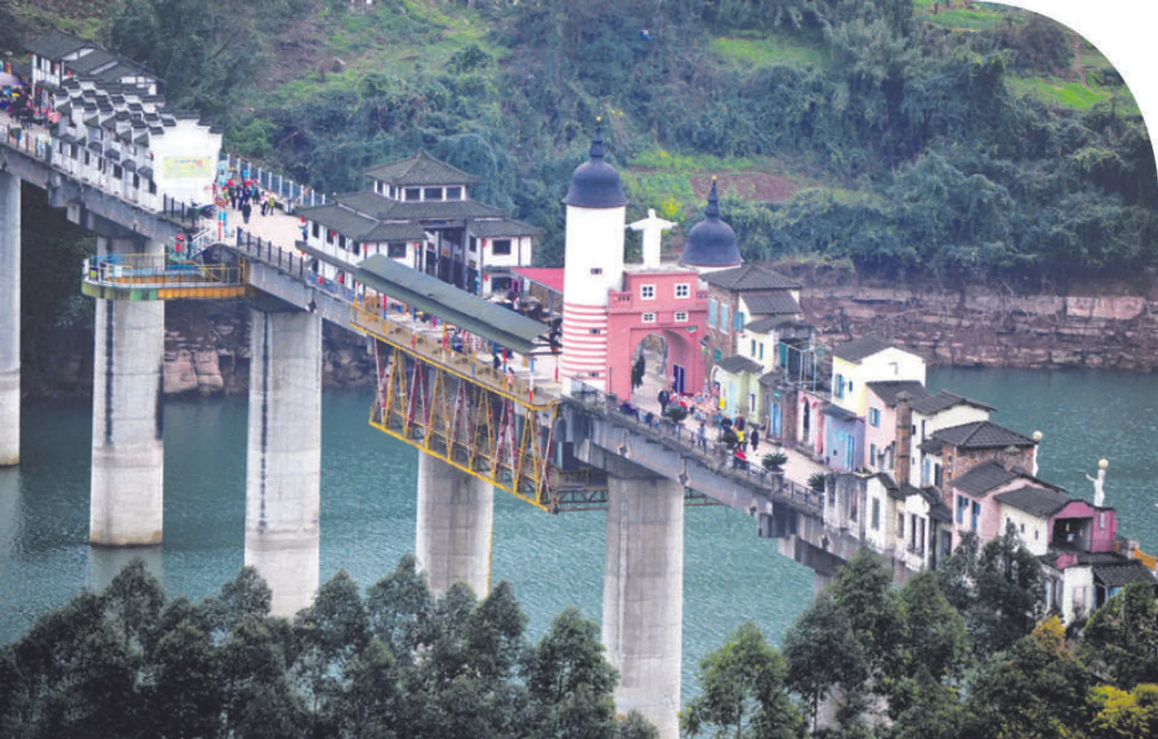 ୪୦୦ ମିଟର ଦୀର୍ଘ ପୋଲ ଉପରେ ସହର !