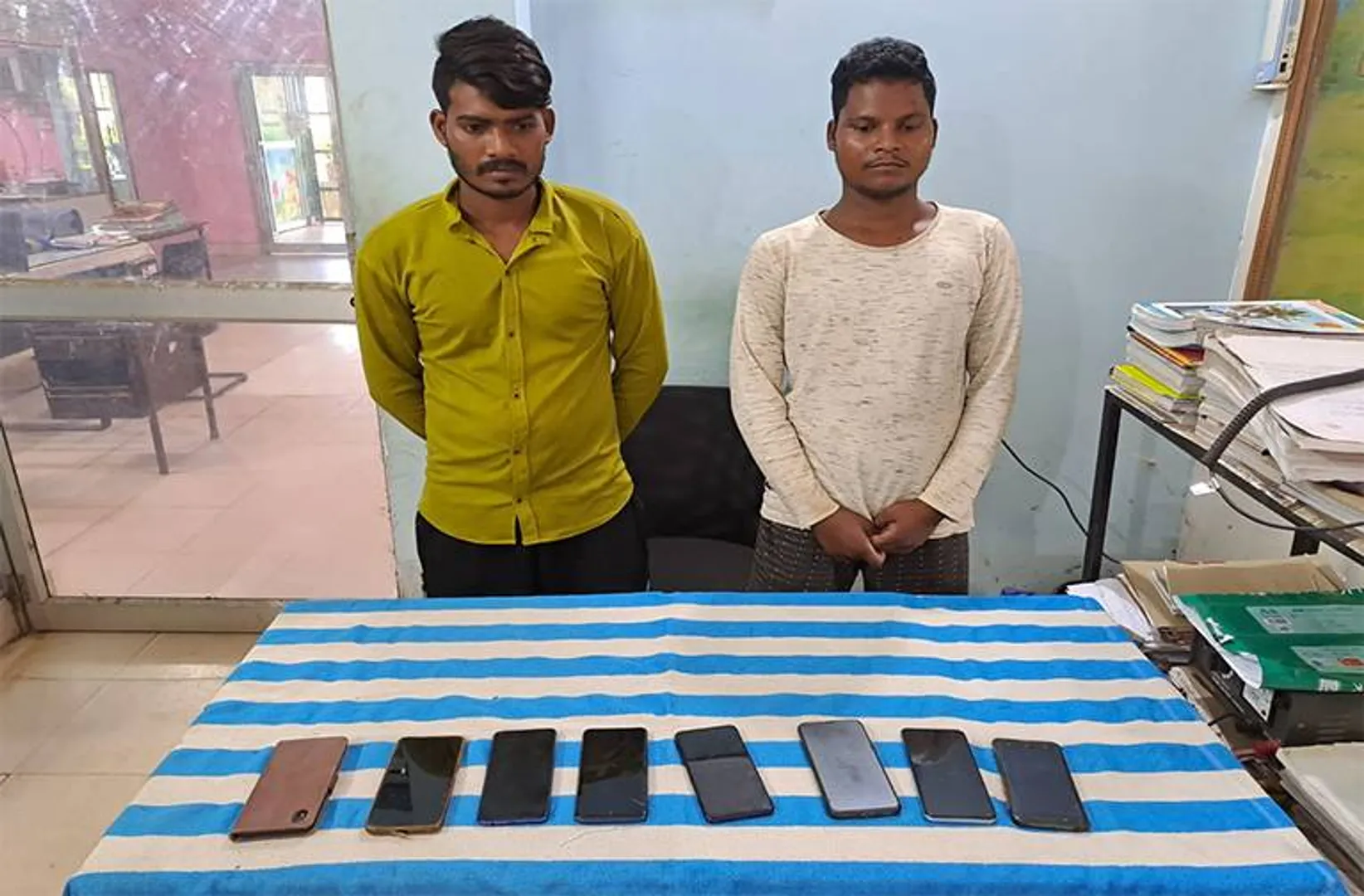 ଟିଭି, ମୋବାଇଲ ଚୋରି; ୨ ଗିରଫ