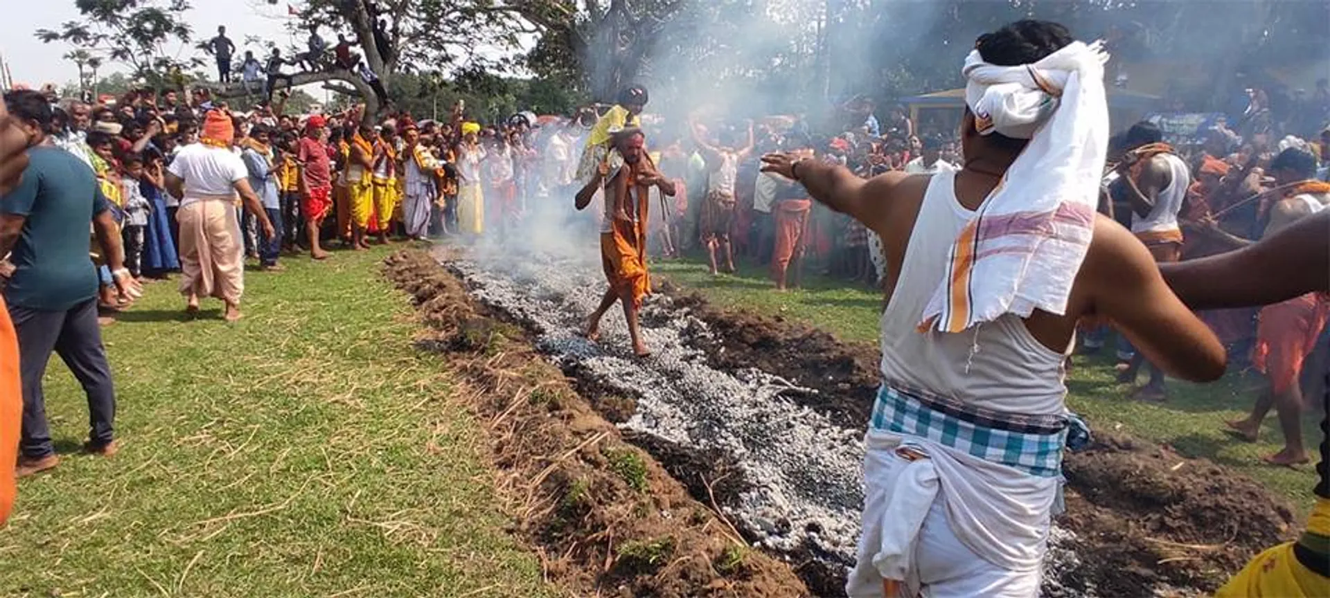 ଝାମୁଯାତ୍ରାରେ ନିଆଁରେ ଚାଲିଲେ ଶ୍ରଦ୍ଧାଳୁ