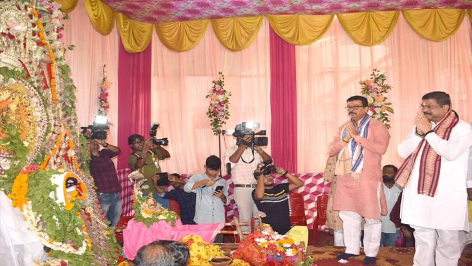 ଶୀତଳଷଷ୍ଠୀ ଯାତ୍ରାରେ ସାମିଲ ହେଲେ କେନ୍ଦ୍ରମନ୍ତ୍ରୀ
