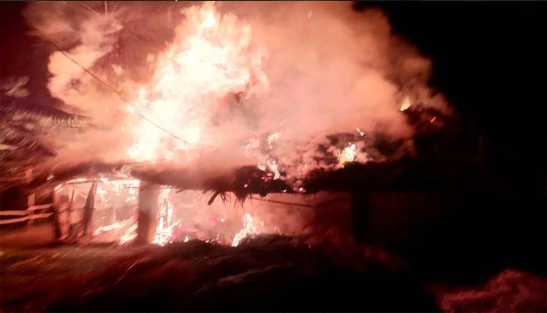 ପାଖରରେ ୩ ବଖରା ଜଳିଗଲା