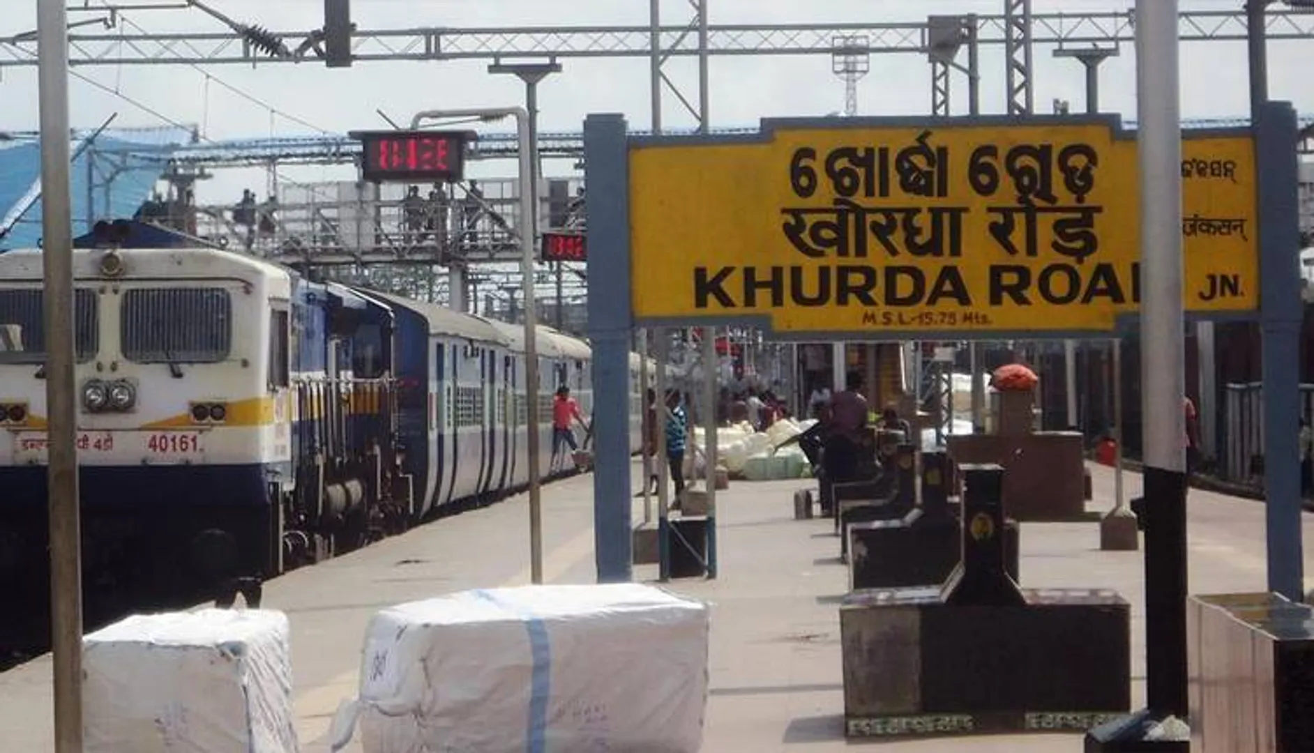 ଟ୍ରେନ୍‌ରୁ ନବଜାତକ ଉଦ୍ଧାର
