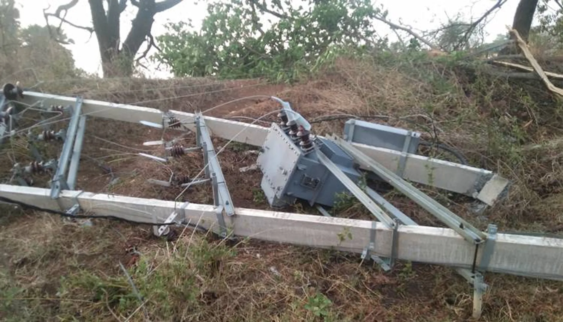 କାଳବୈଶାଖୀ ପ୍ରଭାବରେ ବ୍ୟାପକ କ୍ଷୟକ୍ଷତି, ପୋଡ଼ାବଳସରେ ଉପୁଡ଼ିଲା ବିଦ୍ୟୁତ୍ ଟ୍ରାନ୍ସଫର୍ମର