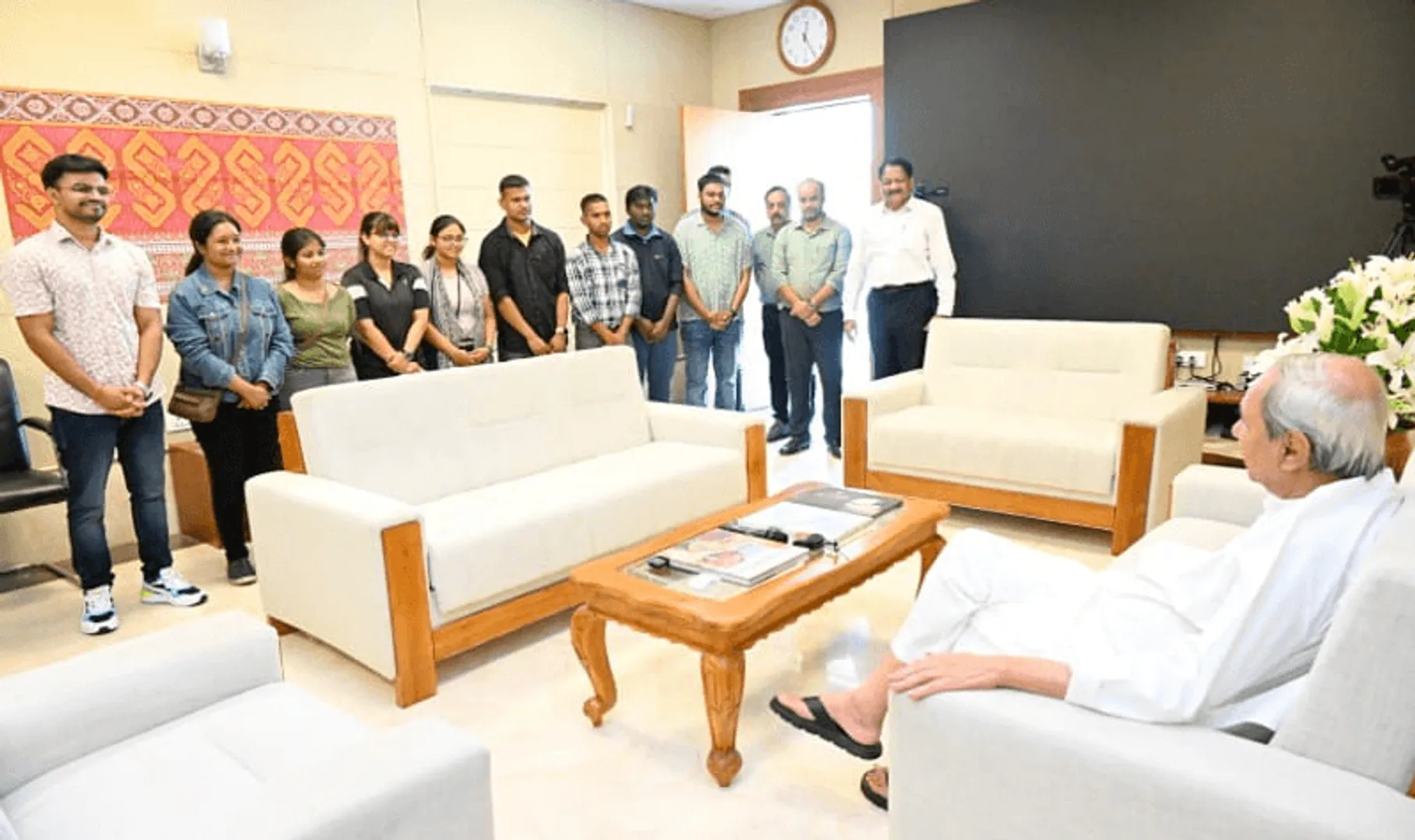 ମଣିପୁରରୁ ସୁରକ୍ଷିତ ଭାବେ ଭୁବନେଶ୍ବର ପହଞ୍ଚିଲେ ଓଡ଼ିଆ ଛାତ୍ରଛାତ୍ରୀ, ମୁଖ୍ୟମନ୍ତ୍ରୀଙ୍କୁ ଜଣାଇଲେ ଧନ୍ୟବାଦ