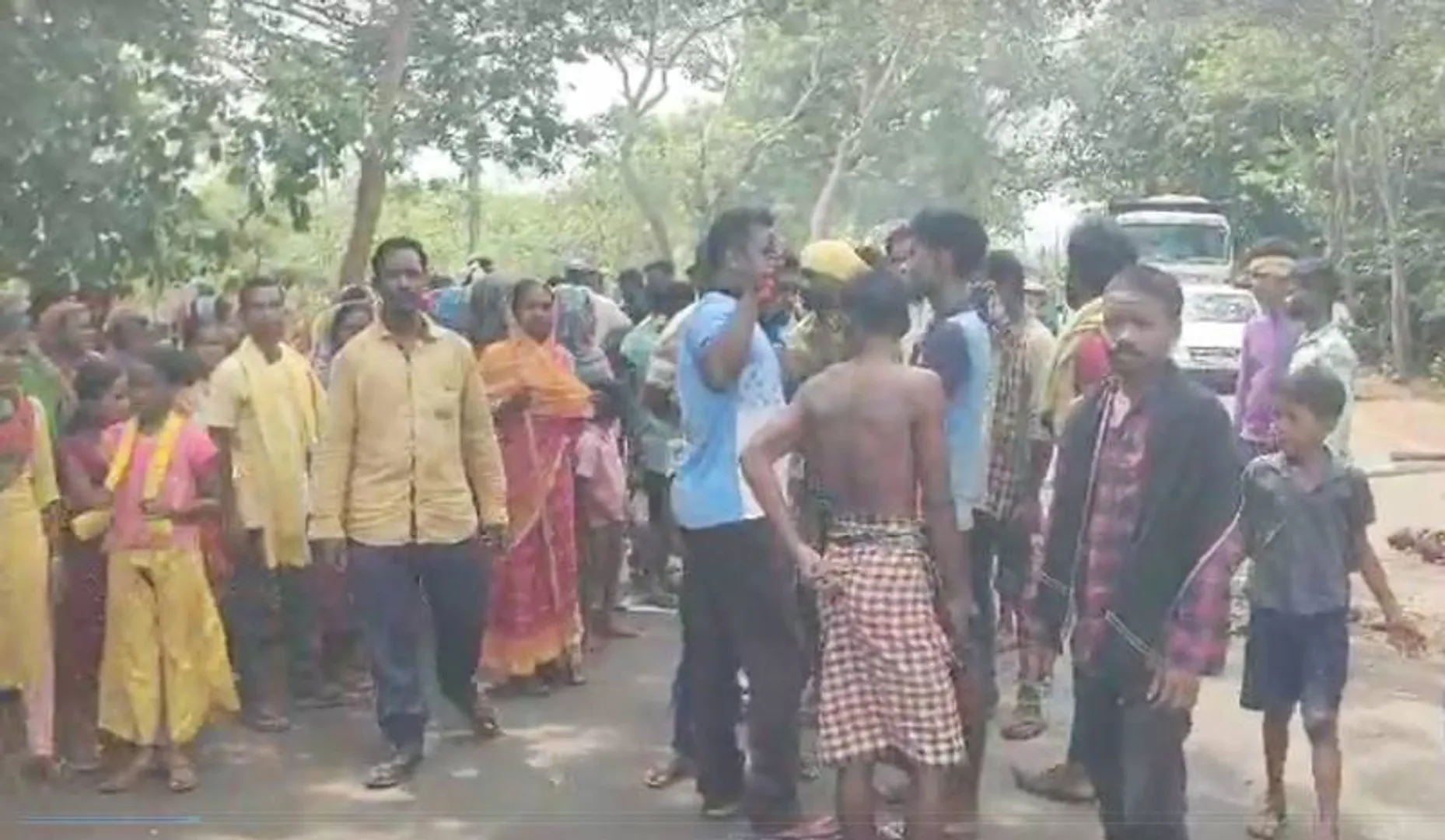 ପିଡିଏସ୍ ଚାଉଳ ପରିମାଣ କମାଇ ବାଣ୍ଟିବା ଘଟଣା: ହିତାଧିକାରୀଙ୍କ ରାସ୍ତାରୋକ ପରେ ପଞ୍ଚାୟତ ଅଧିକାରୀ ପରିବର୍ତ୍ତନ