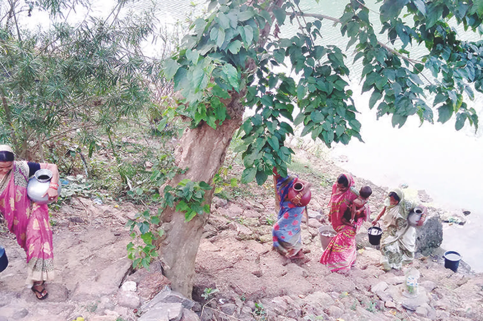 ଦୂର ହେଉନି ଚନ୍ଦନପୁରରେ ପାନୀୟ ଜଳ ସମସ୍ୟା, ପାଣି ପାଇଁ ଖରାରେ ଚାଲୁଛନ୍ତି ମହିଳା