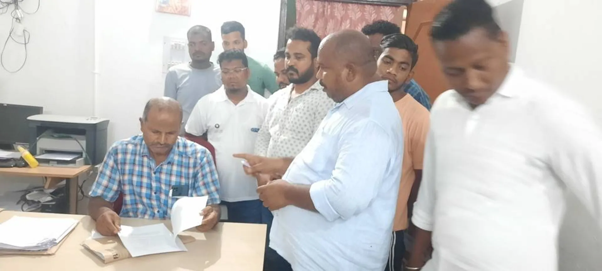ଆଥେଲେଟିକସ୍‌ ସଂଘର ନିର୍ବାଚନକୁ ଅବୈଧ ଘୋଷଣା ନେଇ ଦାବିପତ୍ର, କ୍ରୀଡା ଅଧିକାରୀଙ୍କୁ ଘେରିଲେ ଯୁବ ଖେଳାଳି