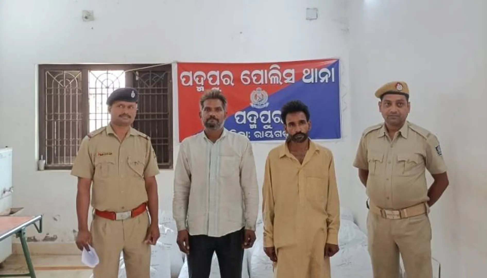 ୪୦୦ କିଲୋ ଗଞ୍ଜେଇ ସହ ୨ ଜଣକୁ ଗିରଫ କଲା ପଦ୍ମପୁର ପୁଲିସ