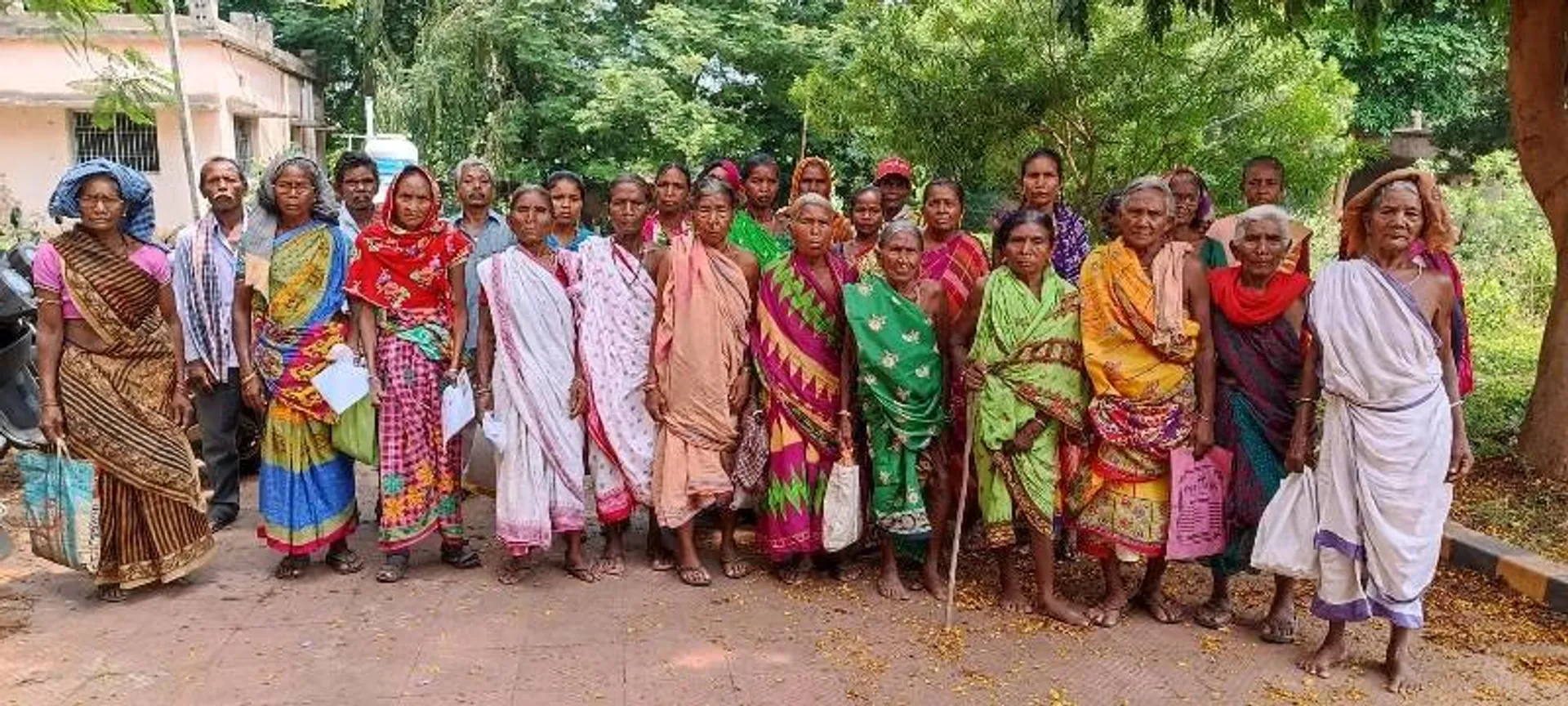 ଭତ୍ତା ପାଇଁ ହନ୍ତସନ୍ତ, ପଞ୍ଚାୟତରେ ପୁଣି ଭତ୍ତା ଦେବାକୁ ଜିଲ୍ଲାପାଳଙ୍କୁ ଗୁହାରି କଲେ ବୃଦ୍ଧବୃଦ୍ଧା